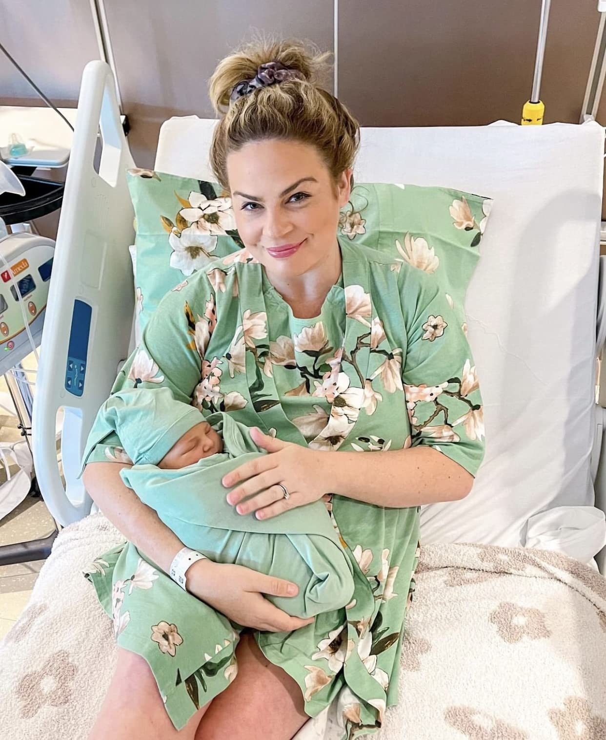 Baby Be Mine Maternity Nursing Delivery Robe & Baby Girl Swaddle Blanket Set with Daddy T-Shirt - Soft Comfortable Postpartum Outfit & Newborn Essentials for Hospital, Home & Photo Shoots