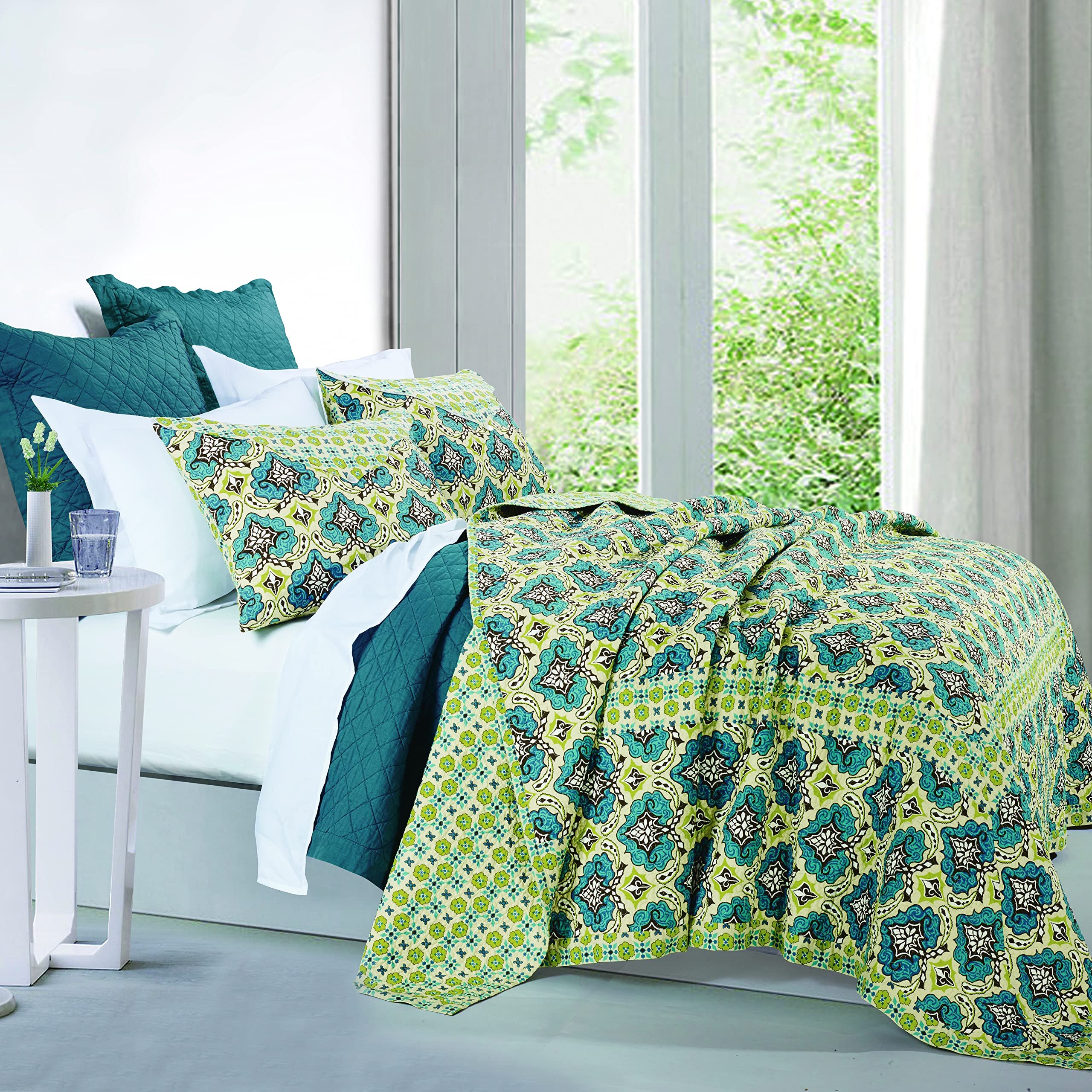 Luxury HiEnd Accents Salado 3-Piece Quilt Set with Pillow Shams - Super King Size Cotton Reversible Bedding, Floral Medallion Design for Romantic Farmhouse Style - Perfect for Master Bedroom, Guest Room & Cozy Home Decor
