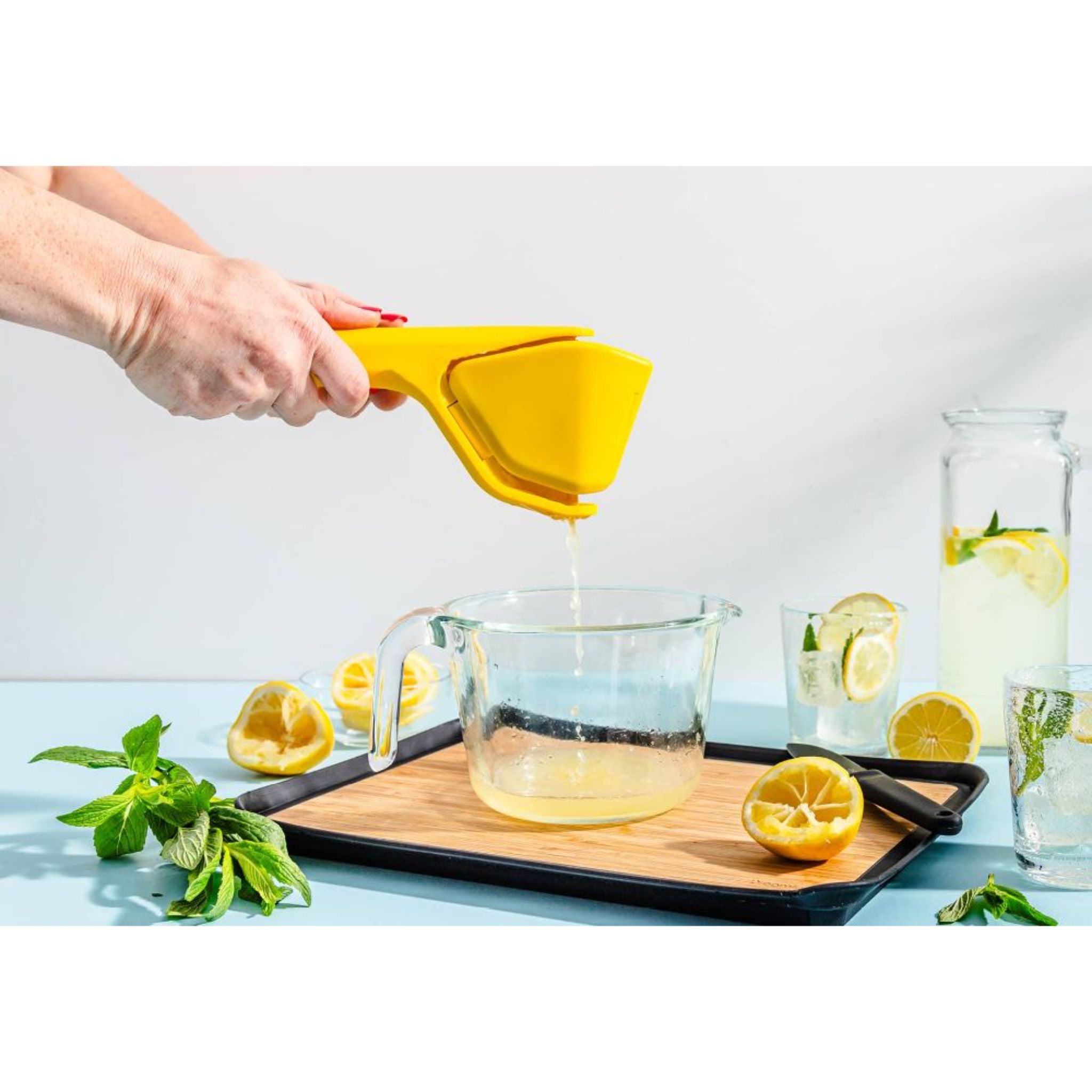 DreamFarm Stainless Steel Manual Citrus Juicer - Lemon Squeezer with PP Handle (Model DFFU3451-YE) - Perfect for Fresh Juice, Cocktails & Healthy Drinks at Home