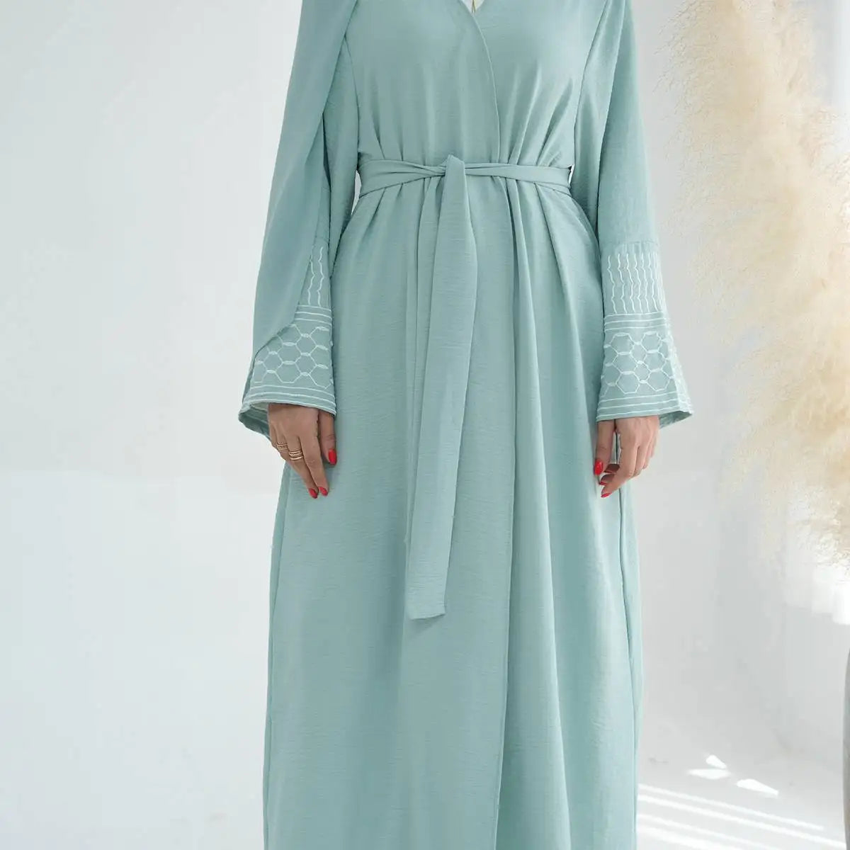 Elegant Muslim Women's Open Abaya Dress with Embroidery Sleeves - Modest Islamic Cardigan for Prayer, Home & Special Occasions