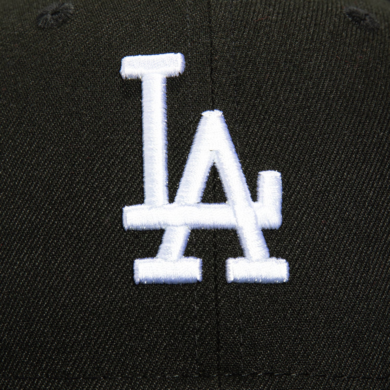 New Era 59Fifty Los Angeles Dodgers 2024 World Series Champions Patch Hat - Black & White | Official MLB Baseball Cap for Fans, Streetwear & Sports Events