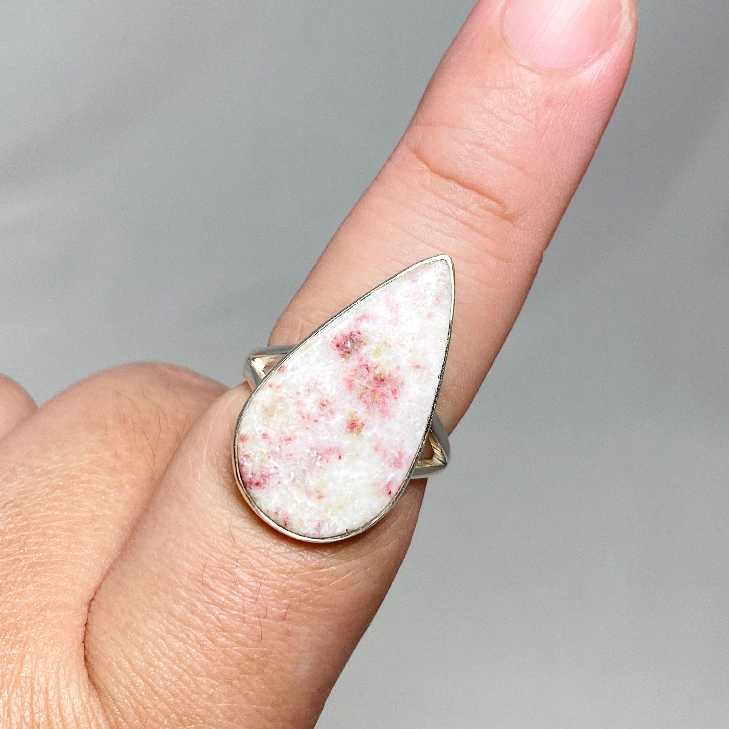 Cinnabar Teardrop Split Band Ring Size 9 KRGJ3175 - Elegant Handmade Jewelry for Women, Perfect for Weddings, Parties & Special Occasions