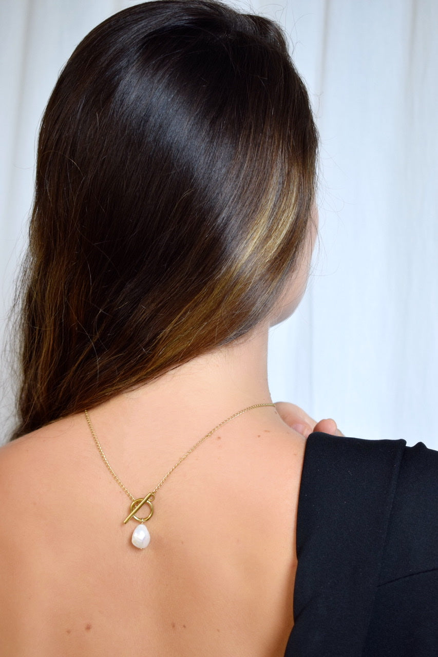 Penelope Baroque Pearl Lariat Necklace - Elegant Vintage Style Pearl Jewelry for Women - Perfect for Weddings, Parties & Special Occasions