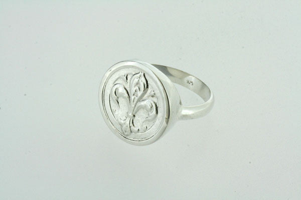 Exquisite Fleur de Lis Signet Ring - Elegant French Symbol Jewelry for Men & Women - Perfect for Gifts, Weddings, and Special Occasions