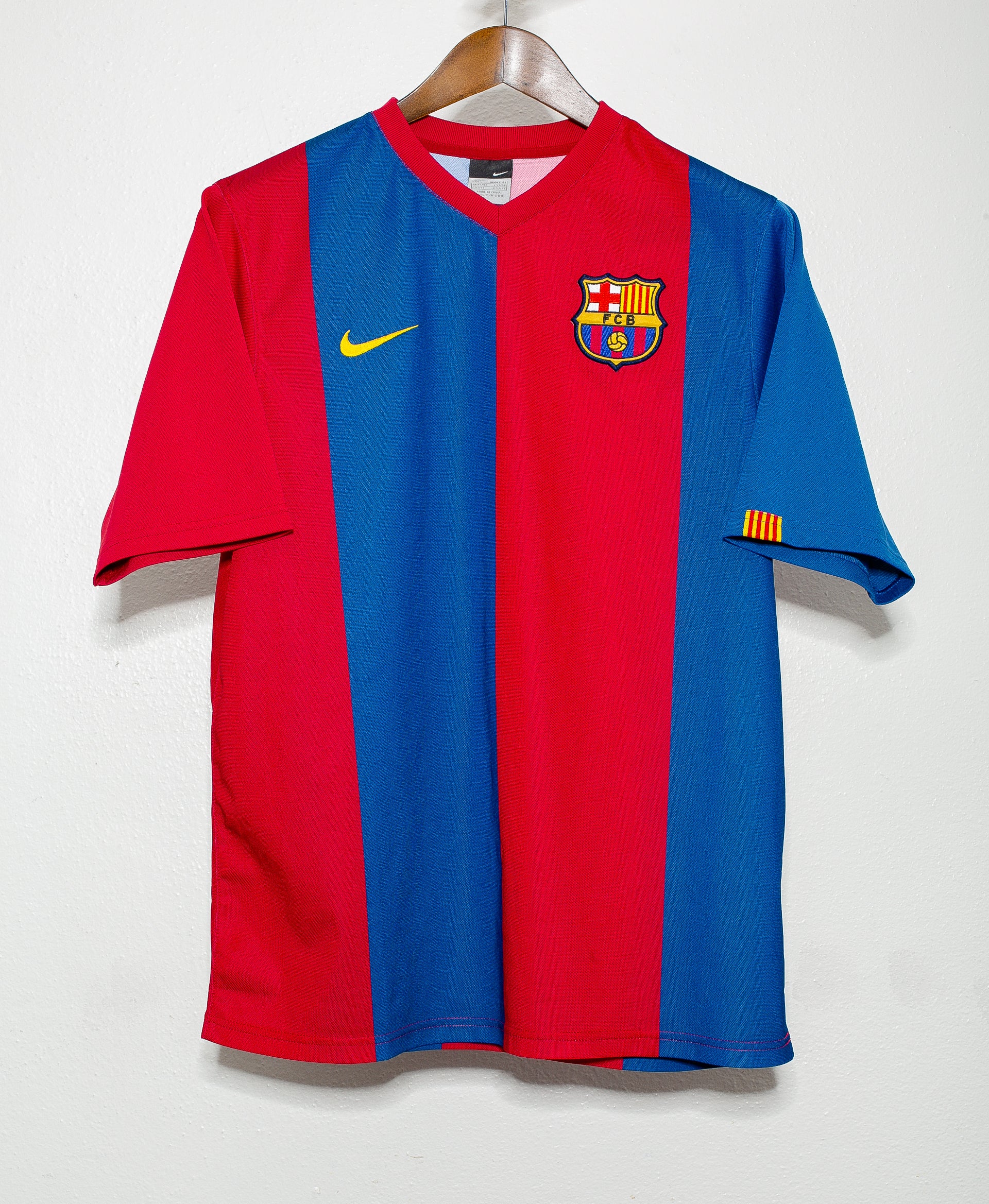 2006 FC Barcelona Home Jersey #10 Ronaldinho Replica Soccer Shirt - Men's Large Size for Fans & Collectors - Perfect for Matchdays, Gifts & Sports Memorabilia Display