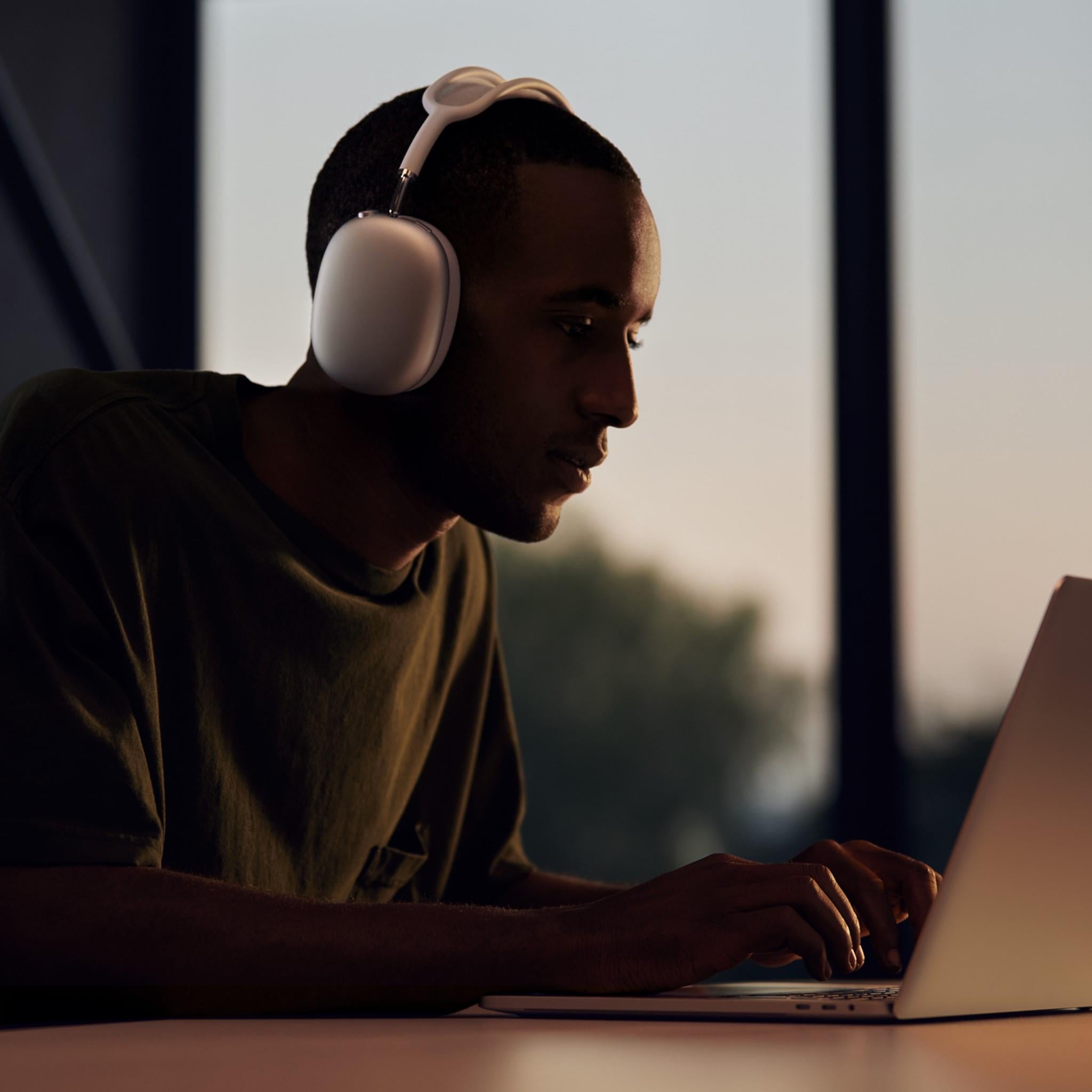 Apple AirPods Max Wireless Over-Ear Headphones (Green) - Active Noise Cancelling, Spatial Audio, Lightning Port - Perfect for Travel, Work & Music Lovers