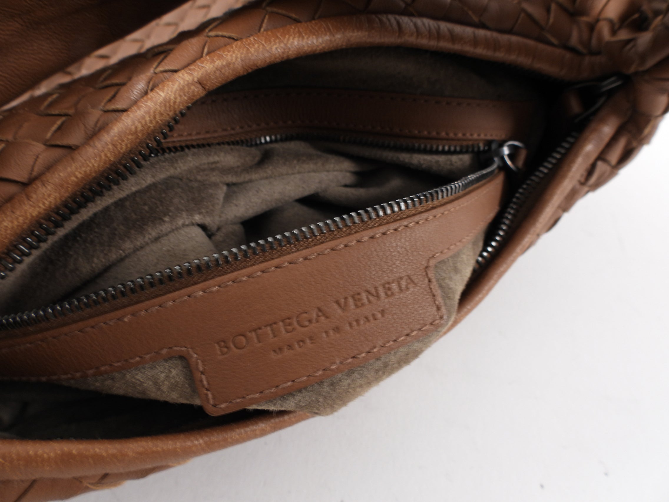 Bottega Veneta Brown Intrecciato Leather Crossbody Bag for Women - Luxury Designer Shoulder Bag for Everyday Use, Travel & Night Out