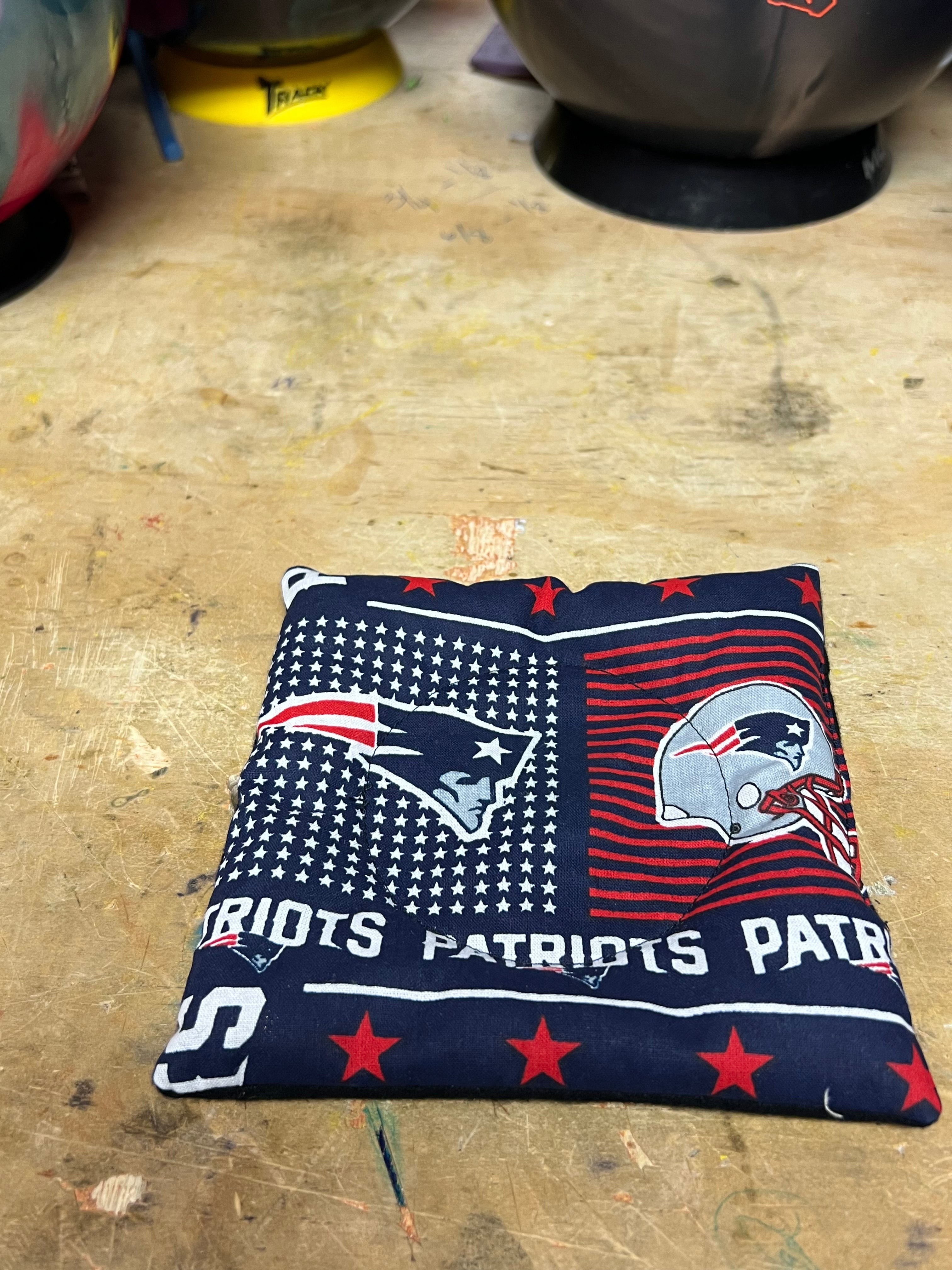 New England Patriots Official NFL Team Logo Ball Cup - Insulated Stainless Steel Travel Mug for Hot & Cold Drinks - Perfect for Game Day, Office, Camping & Outdoor Activities