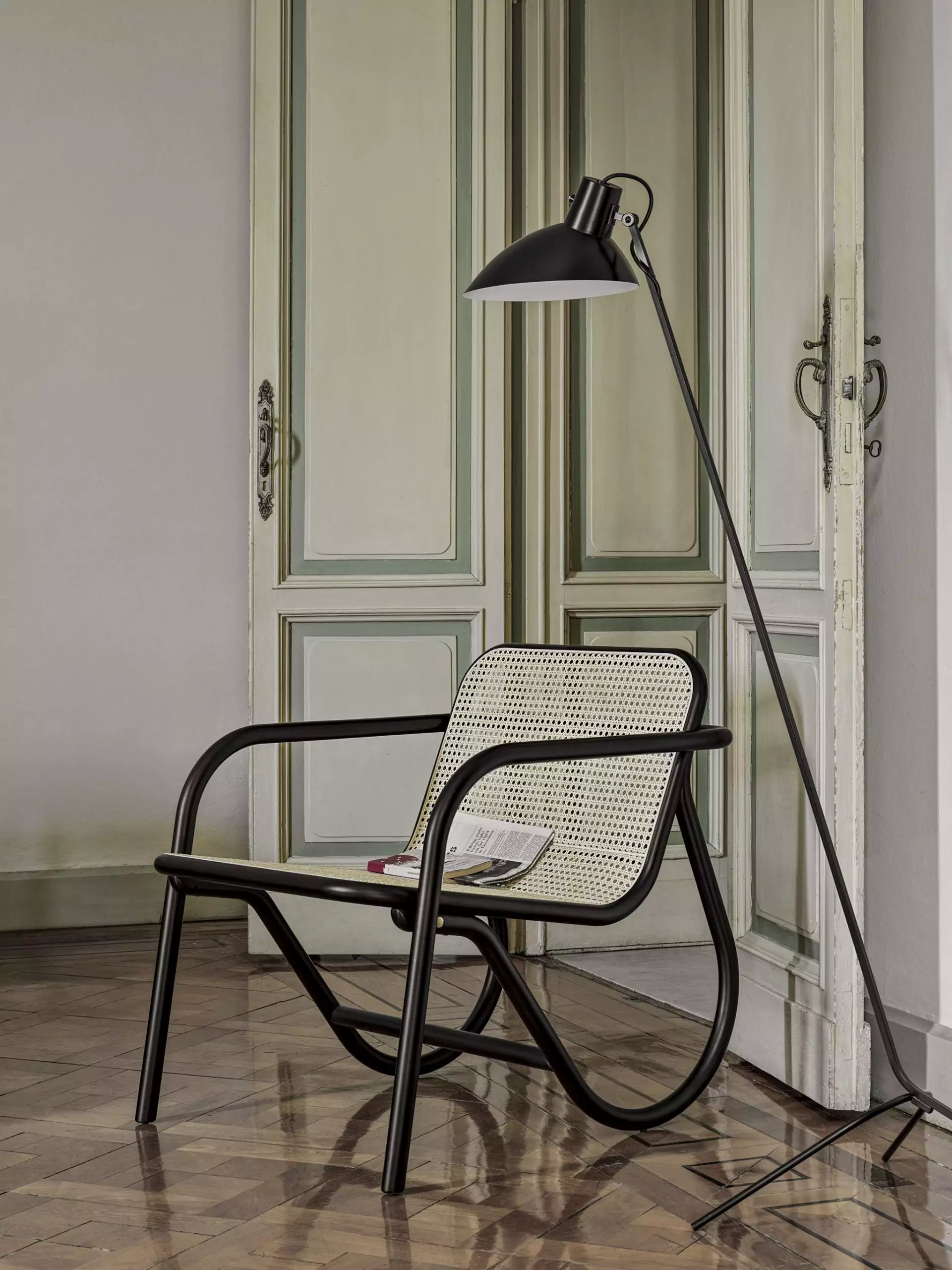 GTV No. 200 Bentwood Lounge Chair - Mid Century Modern Wooden Accent Chair for Living Room, Bedroom, or Office - Perfect for Relaxing, Reading, and Adding Stylish Comfort to Your Home Decor
