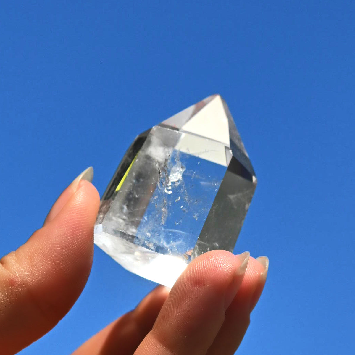 Natural Clear Quartz Crystal Point - Healing Stone for Meditation, Energy Cleansing & Chakra Balancing | Perfect for Home Decor, Yoga & Spiritual Practices