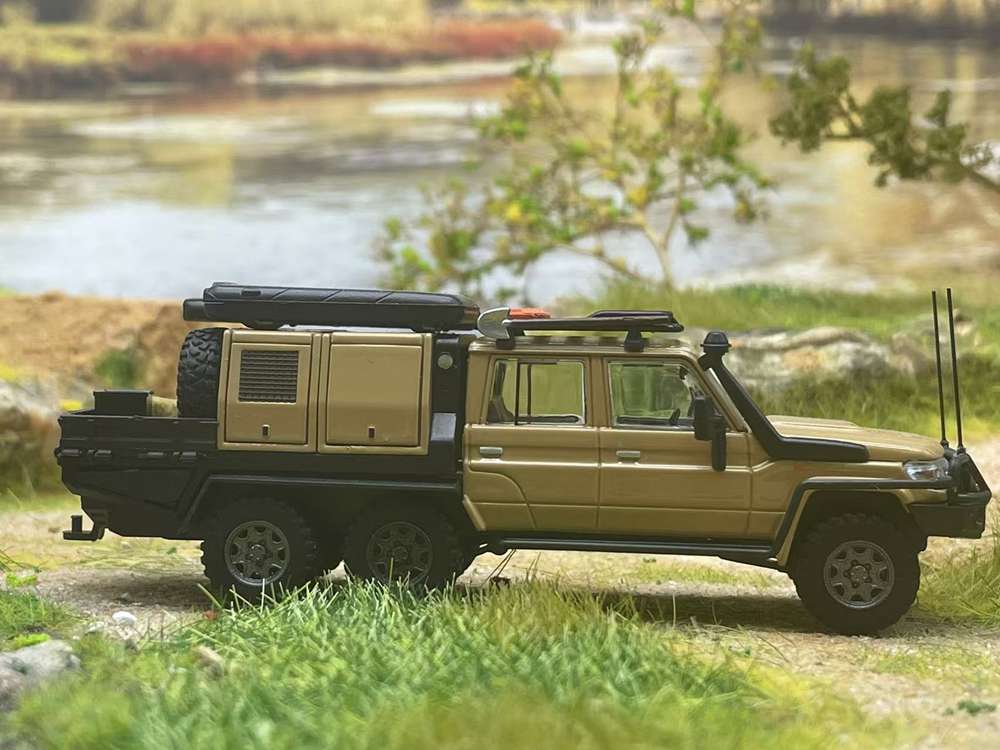 1/64 Scale Toyota Land Cruiser LC79 6x6 Pickup Truck Diecast Model Car - Desert Yellow - Collectible Miniature Toy for Hobbyists & Gifts | Off-Road Adventure, Desert Travel, Car Collection Display