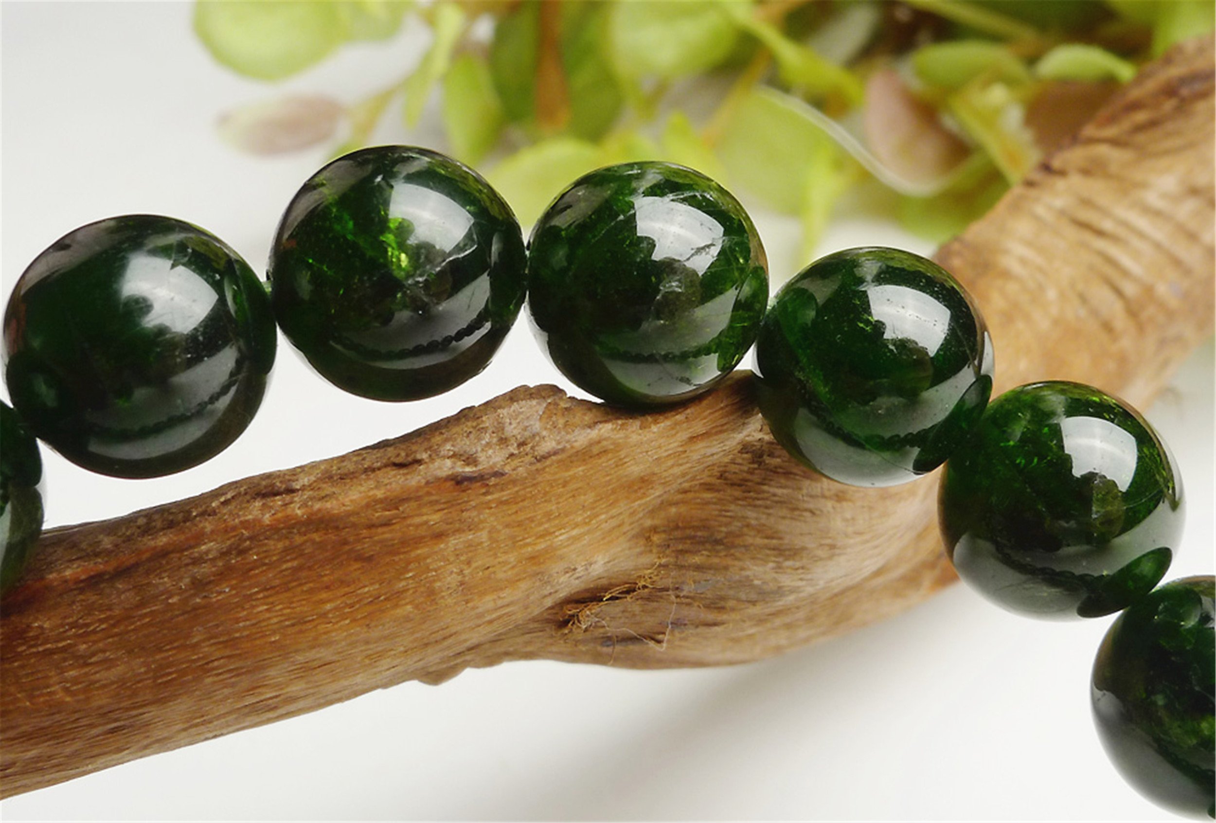 10mm Natural Green Chrome Diopside Crystal Round Beads Bracelet for Women - Handmade Gemstone Jewelry for Healing, Meditation & Spiritual Energy - Perfect for Yoga, Reiki & Gift Giving
