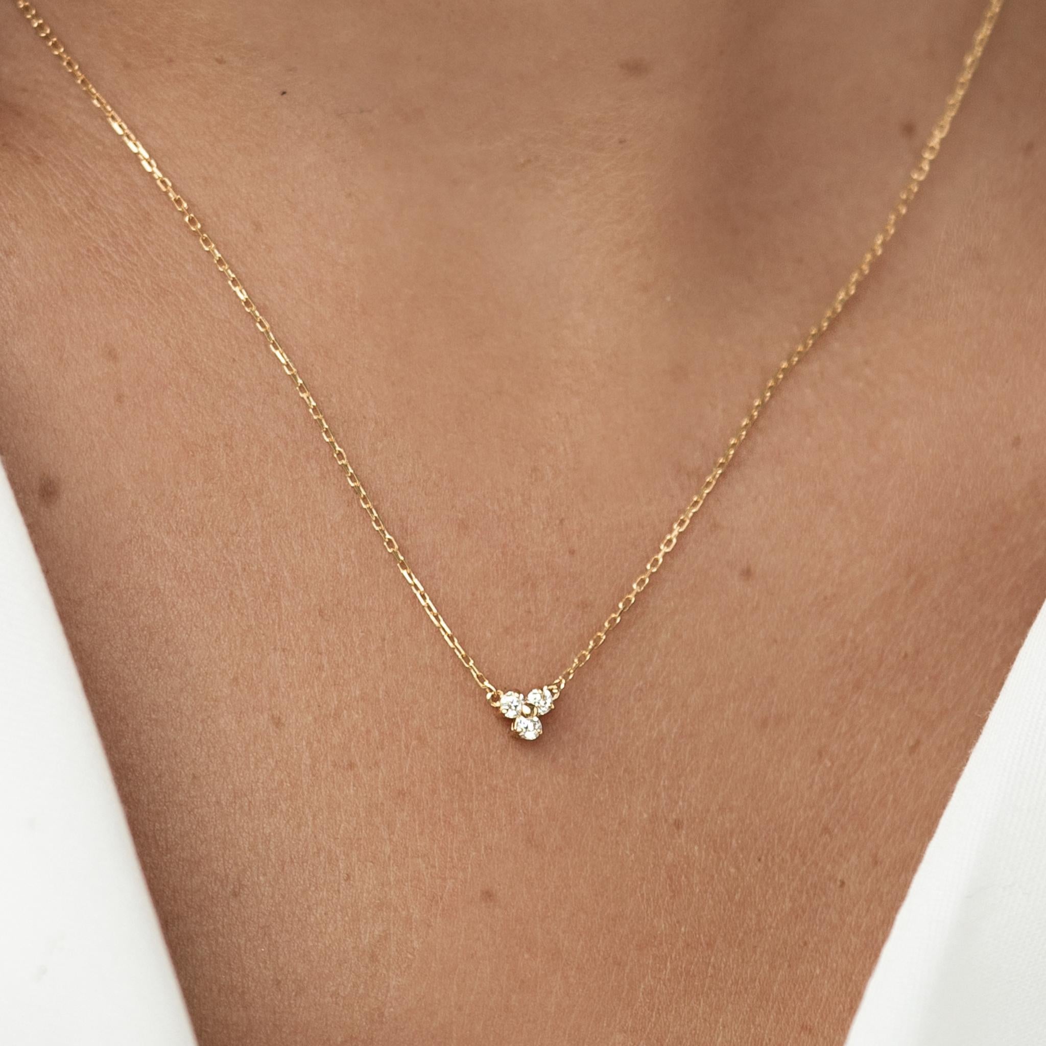 Trillium Necklace for Women - Elegant Floral Pendant Jewelry Gift for Her - Perfect for Weddings, Anniversaries & Special Occasions