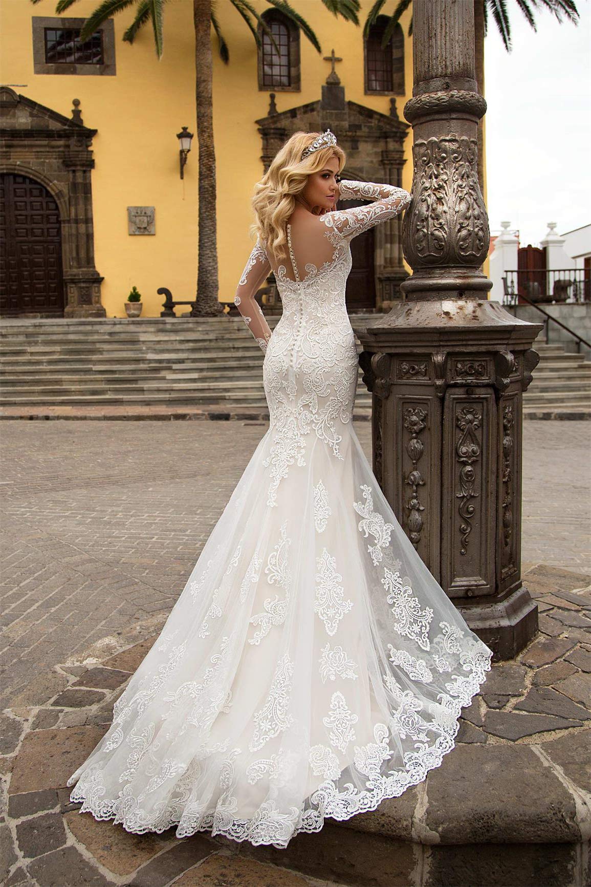 Elegant Ivory Lace Mermaid Beach Wedding Dresses for Plus Size Brides 2020 - Sexy Long Sleeve Bridal Gowns for Women Size 16 | Perfect for Destination Weddings, Beach Ceremonies & Romantic Photoshoots
