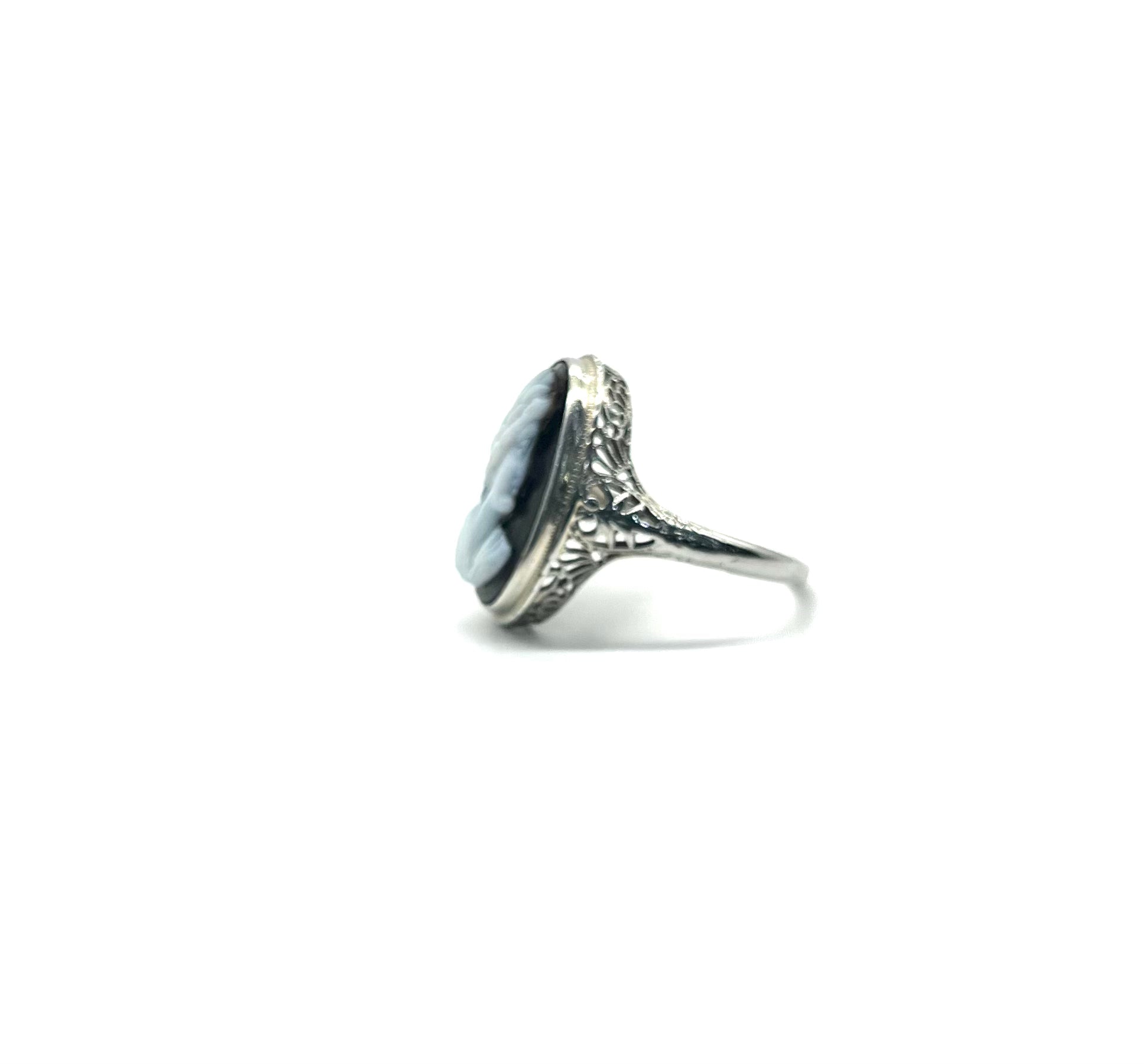 18K White Gold Black and White Cameo Ring - Vintage Elegant Jewelry for Women - Perfect for Weddings, Anniversaries & Special Occasions