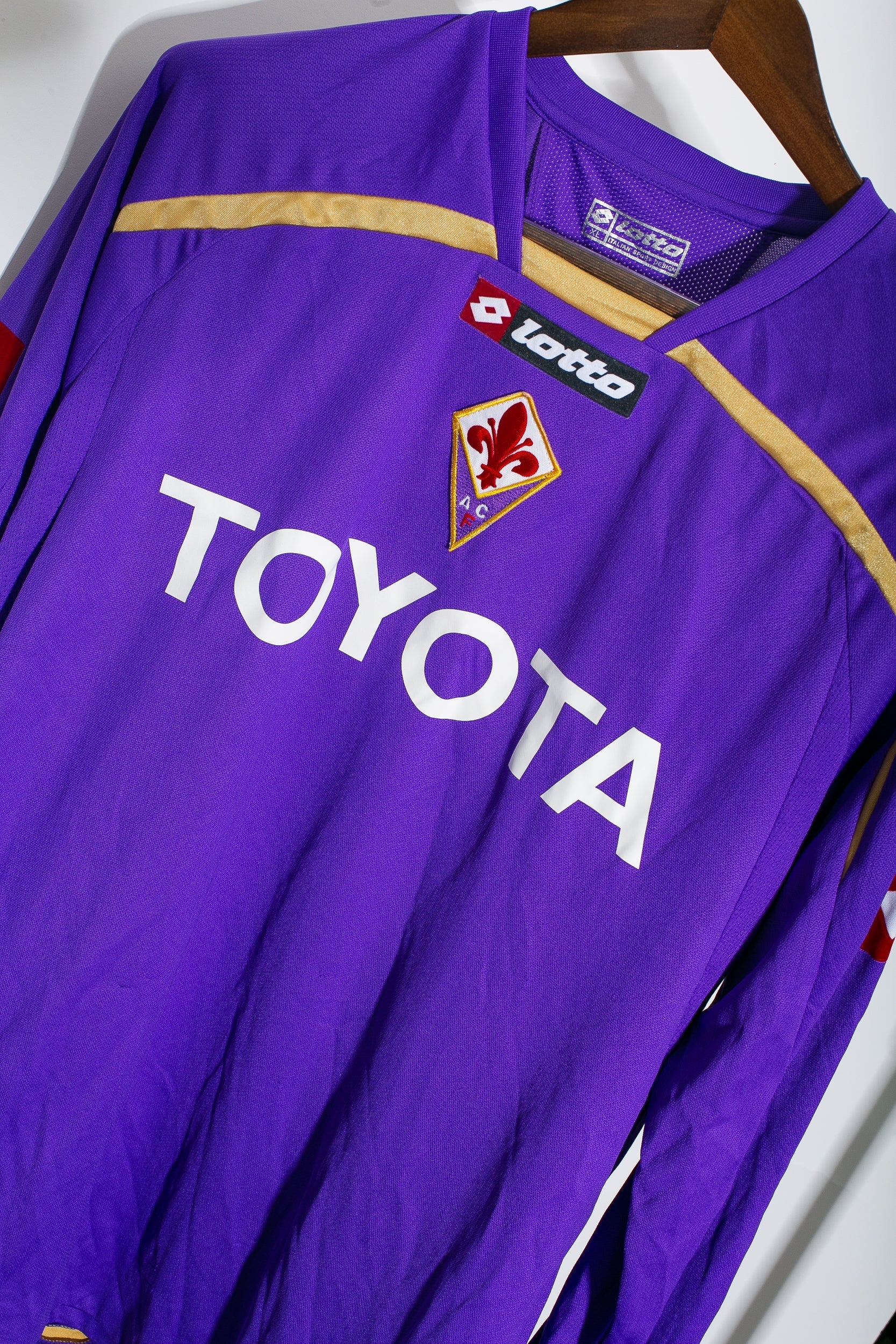 2009-10 Fiorentina Gilardino Long Sleeve Home Jersey XL - Authentic Football Soccer Shirt for Fans & Collectors - Perfect for Matchdays, Training & Sports Memorabilia Display