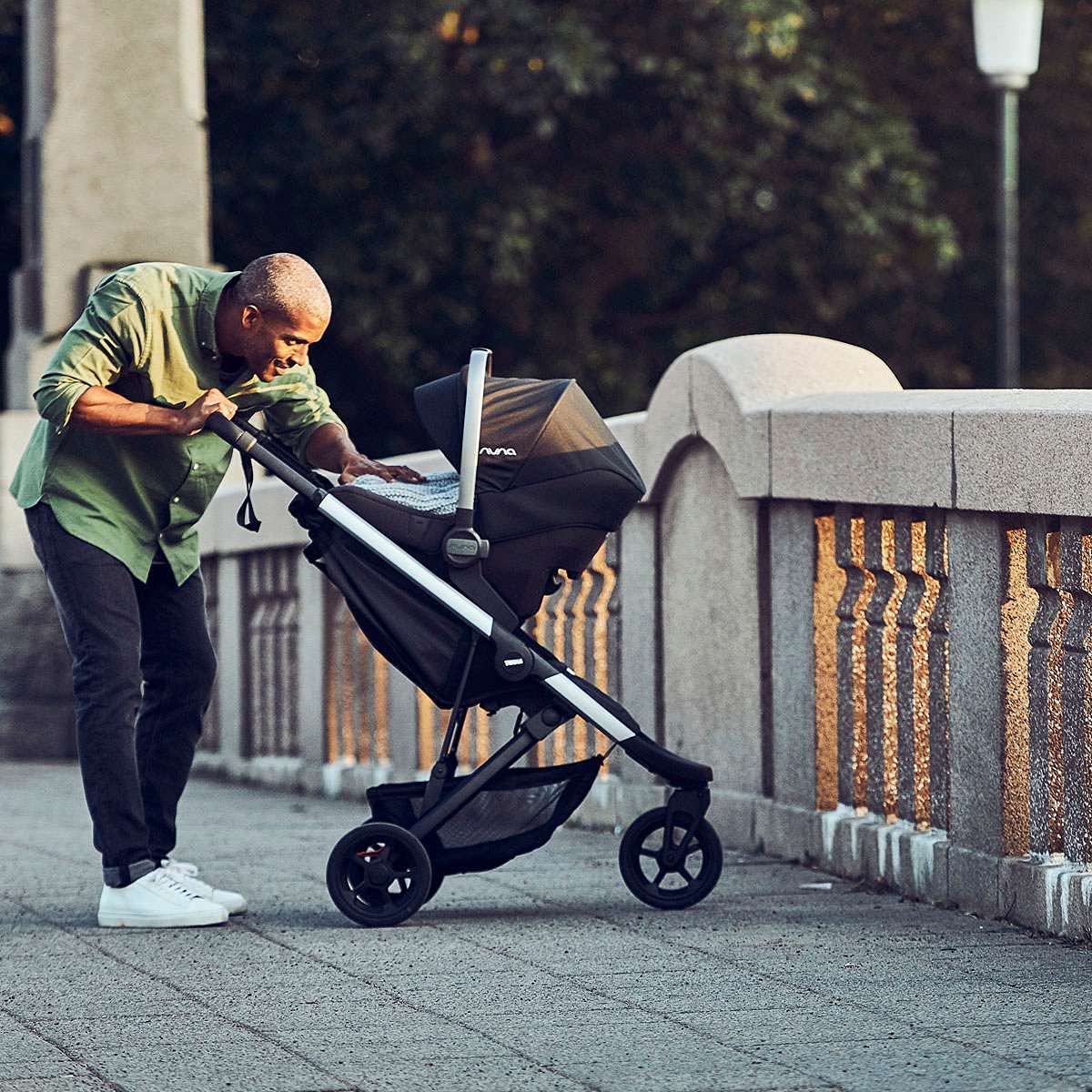 Thule Spring Compact Stroller - Lightweight Travel Stroller for Toddlers | Foldable & Easy to Maneuver | Perfect for Air Travel, Shopping & City Walks
