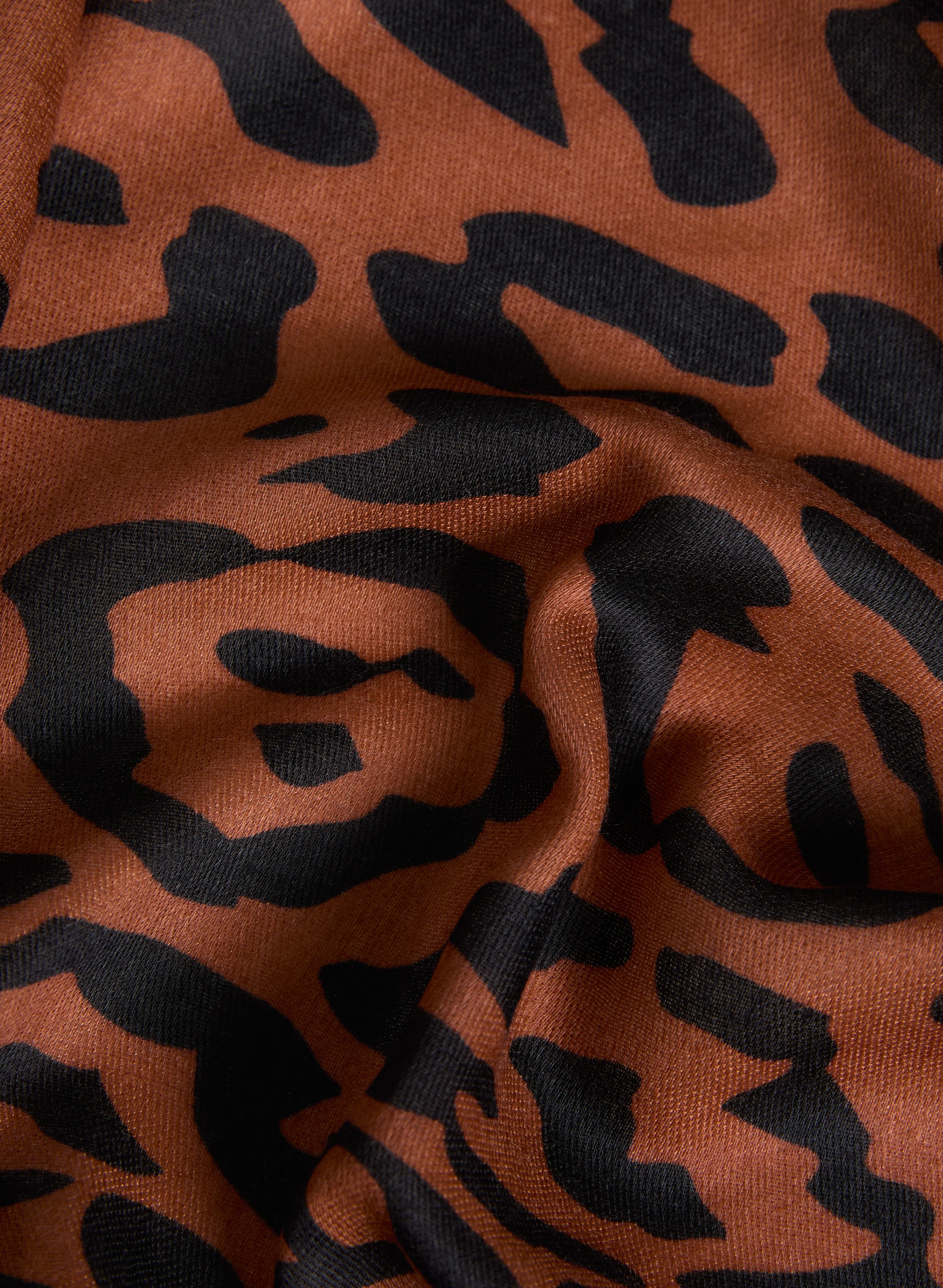 Cheetah Print Oblong Scarf - Fashionable Animal Print Shawl for Women, Lightweight & Soft Winter Accessory - Perfect for Office, Party & Outdoor Activities