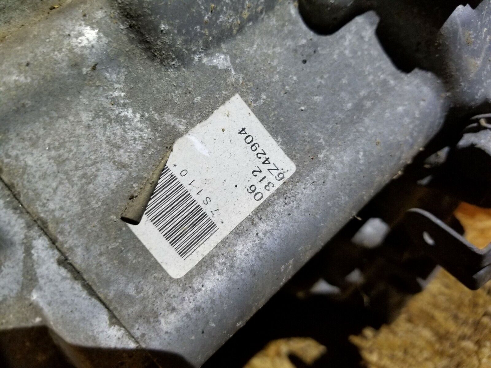 04-07 Infiniti QX56 Transfer Case OEM Replacement Part - Perfect for Off-Roading & Towing Scenarios