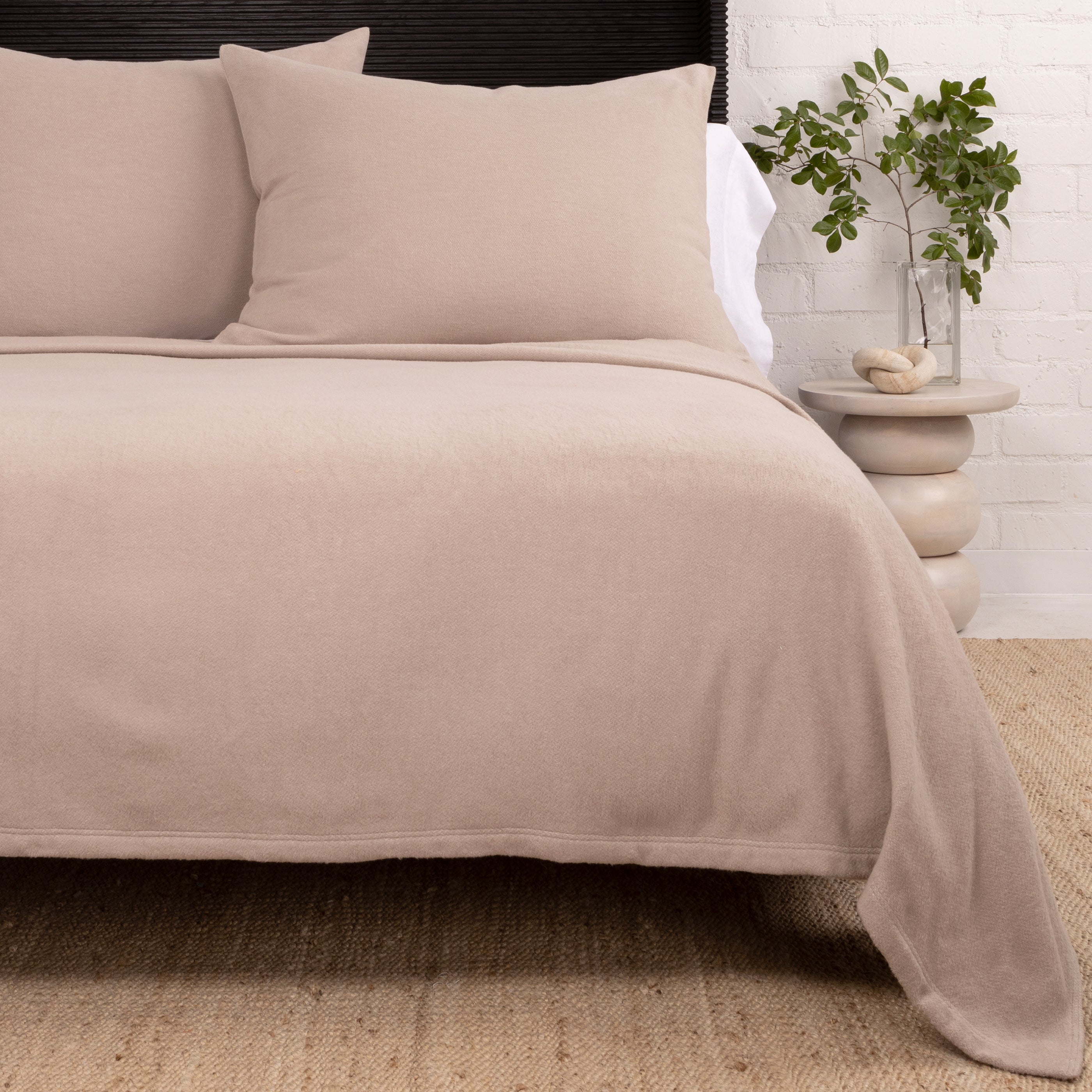 Billie Blanket - Ultra Soft & Cozy Fleece Throw Blanket for Bed, Couch & Travel - Perfect for Winter, Gifts & Home Decor