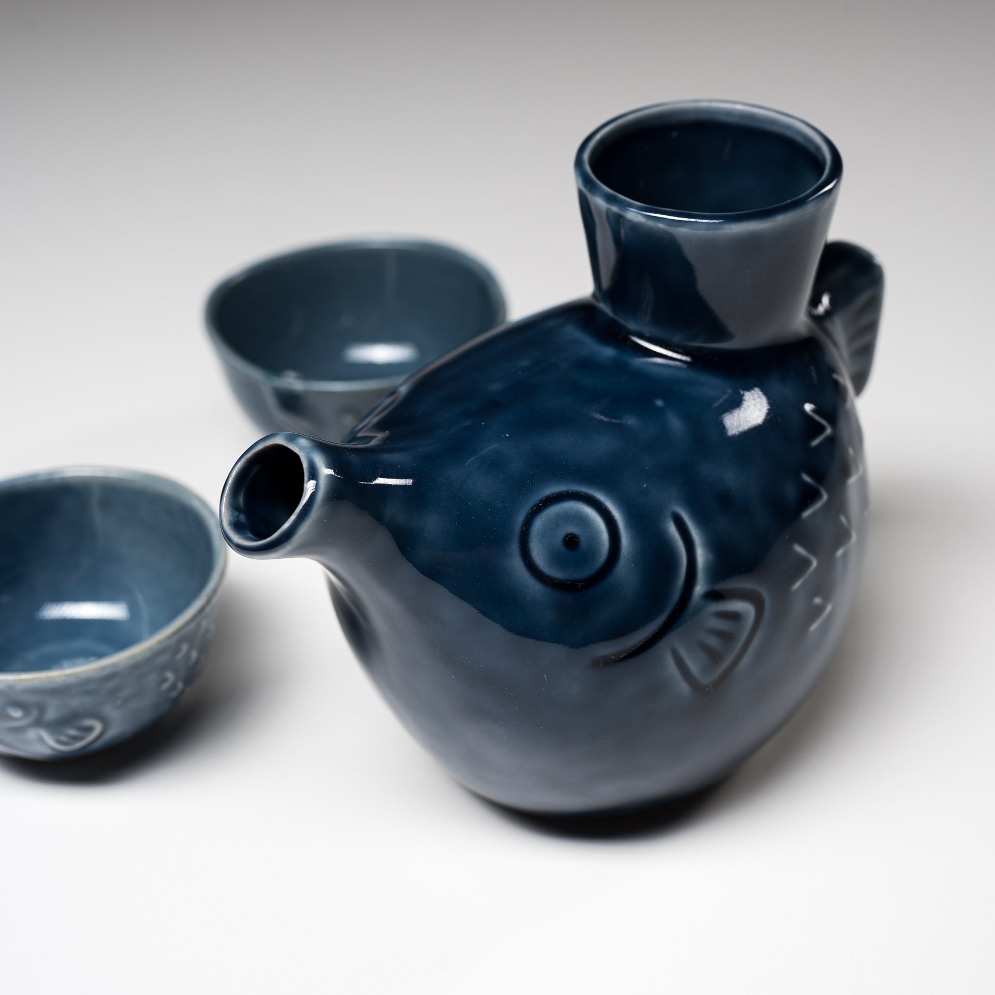 Japanese Mino Ware Pottery Sake Set - Traditional Blue Bowlfish Design by Ito Yamai - Perfect for Japanese Tea Ceremonies & Home Decor