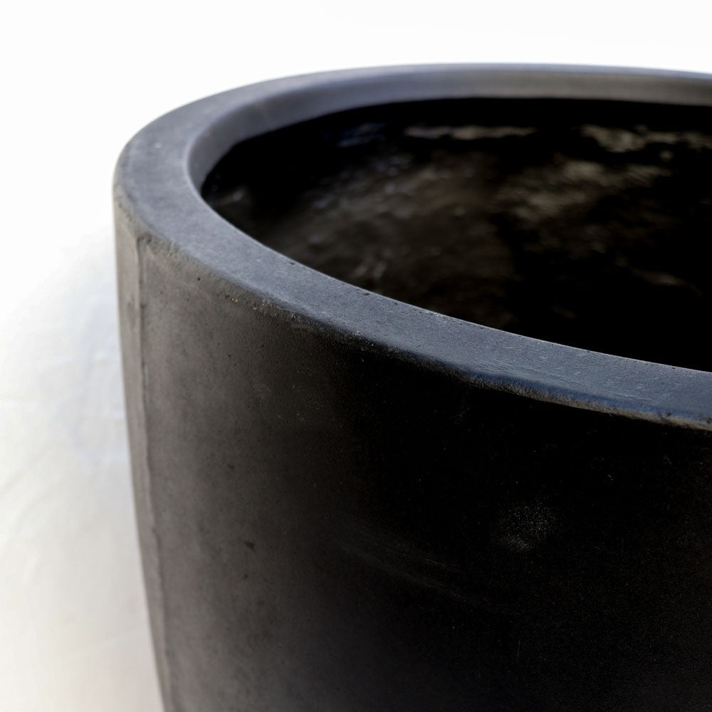 Mohaka Black Outdoor Planter Medium - Modern Garden Flower Pot for Patio, Balcony & Backyard Decor | Weather-Resistant Planter Box for Plants & Flowers