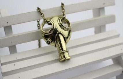 Steampunk Brass Gas Mask Necklace - Apocalypse Style for Cosplay & Gifts