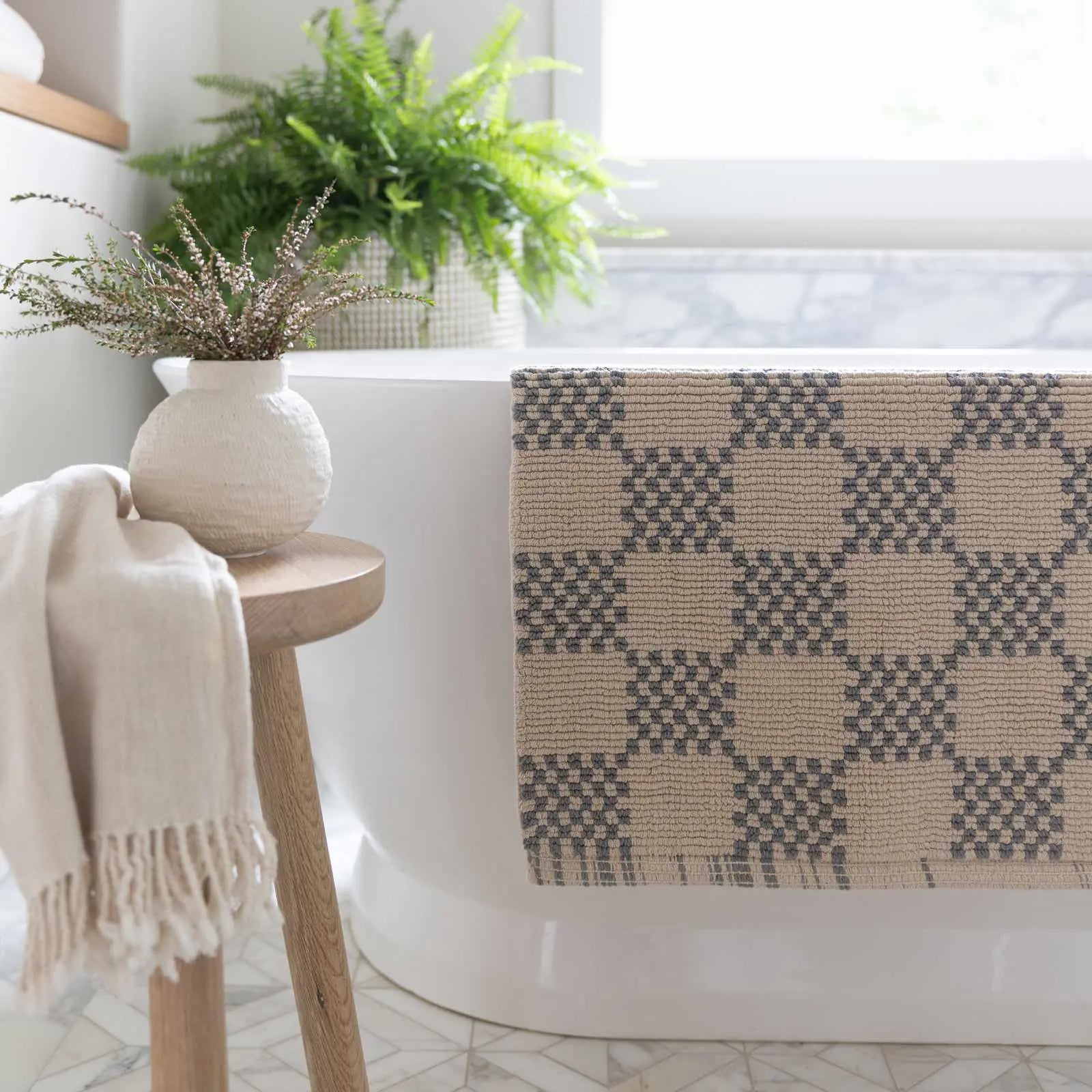 Soft Non-Slip Bathroom Rug with Checkered Pattern - Absorbent, Quick-Dry, Machine Washable for Bathroom, Shower, and Vanity Areas