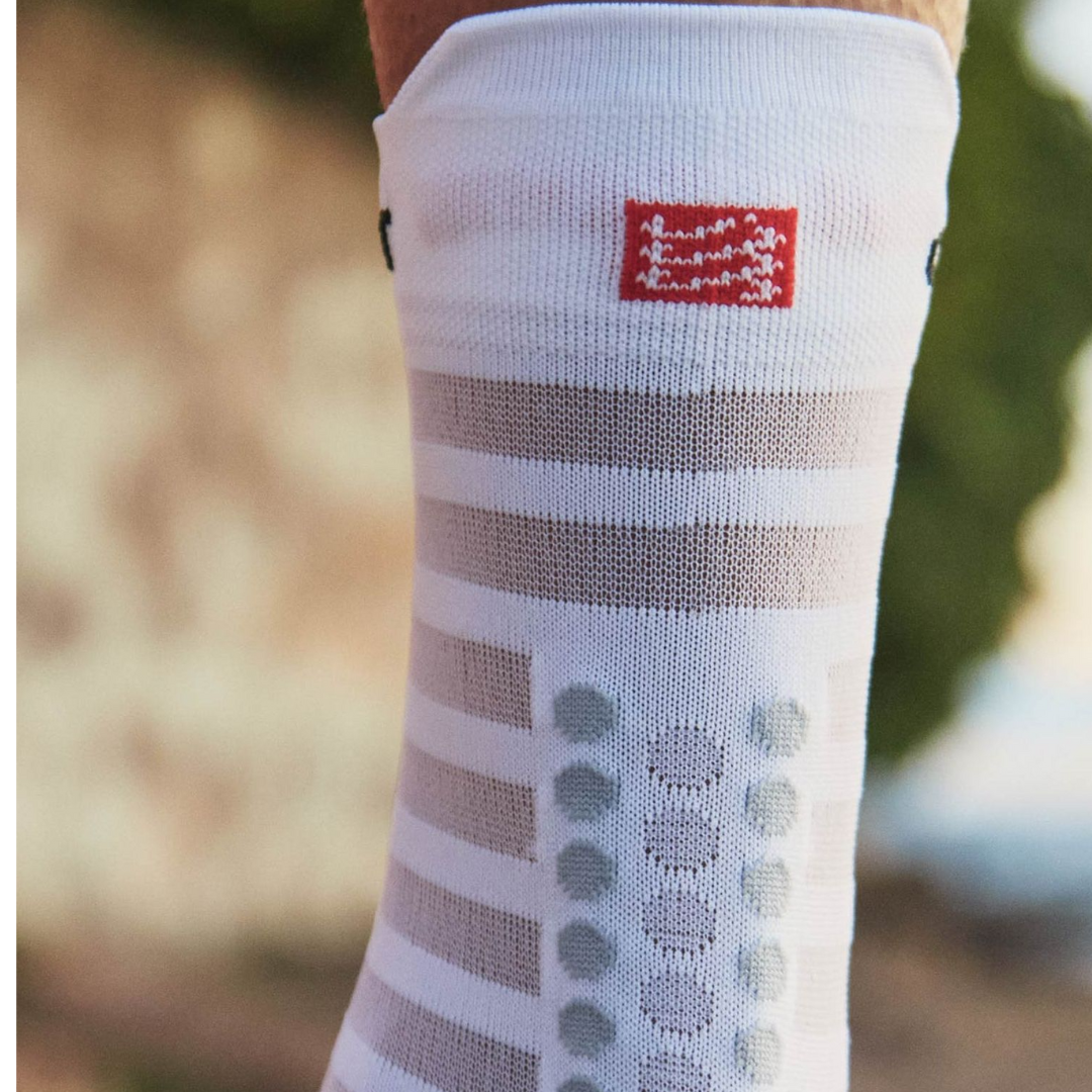 Compressport Unisex Pro Racing Socks V4.0 - Ultralight Running Socks for Men & Women - High Performance Athletic Socks for Marathon, Cycling & Triathlon