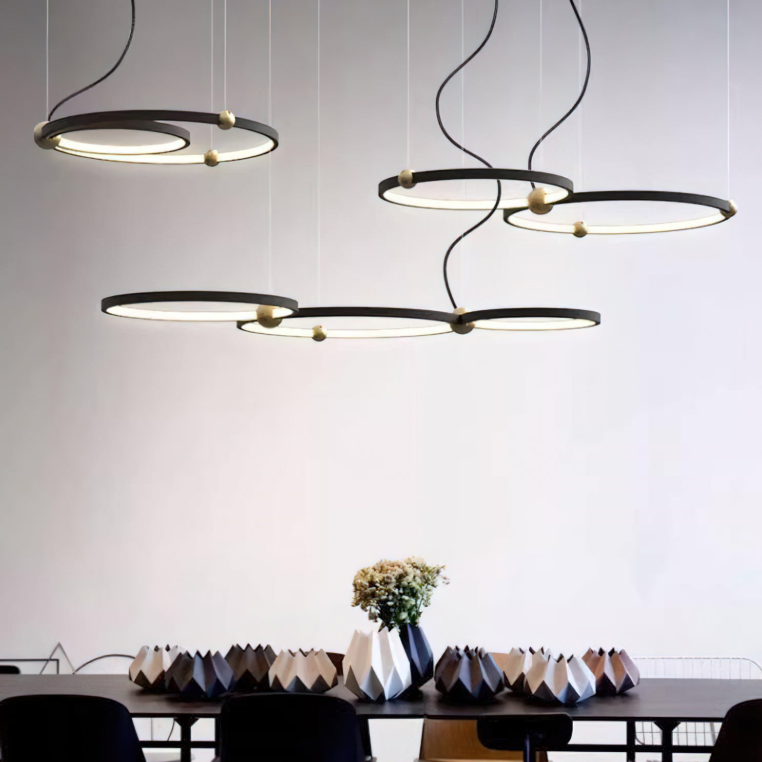 Minimalist Modern Pendant Lamp - Sleek Hanging Light Fixture for Kitchen, Dining Room & Bedroom - Stylish Home Decor Lighting