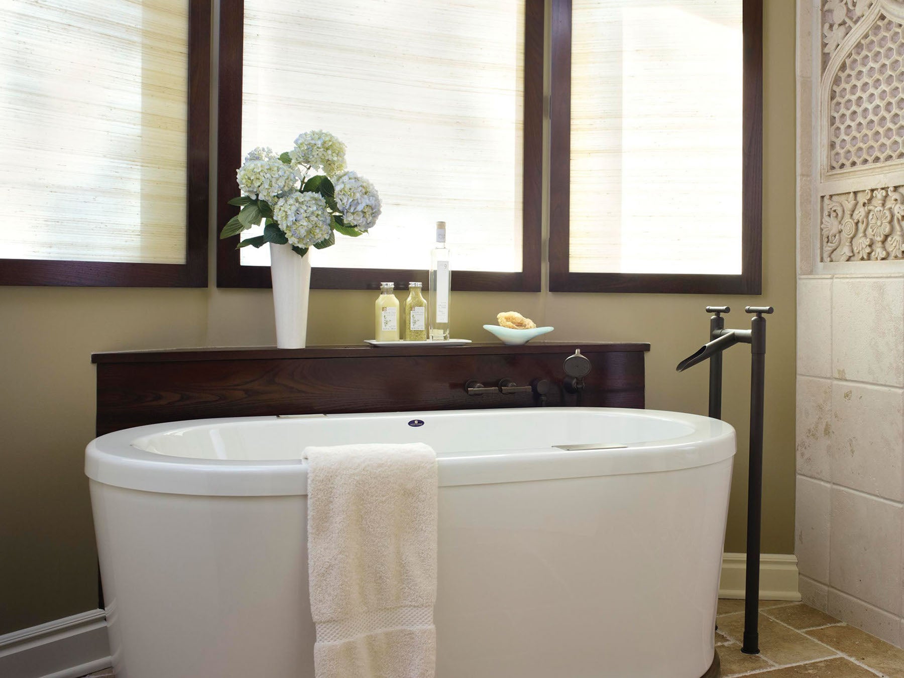 Premium Floor Mount Tub Filler with Elegant Waterfall Spout - Luxury Bathroom Fixture for Modern & Spa-Like Showers
