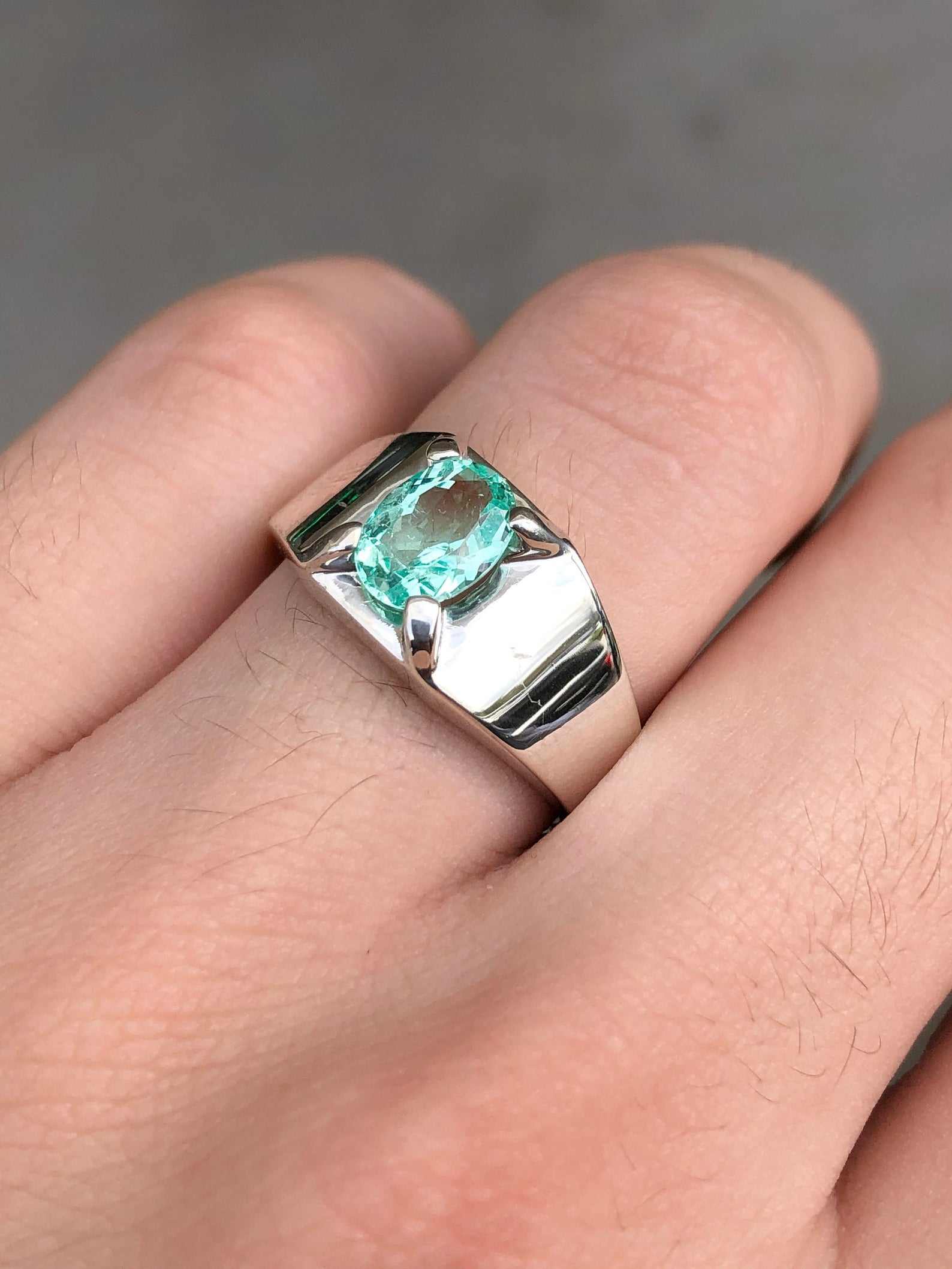 1 Carat Natural Oval Cut Emerald Men's Ring in 925 Sterling Silver - Perfect for Birthdays, Anniversaries & Astrological Gifts