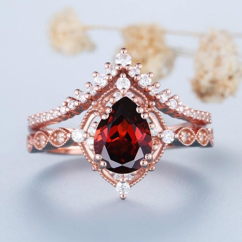 1.25 Carat Pear Cut Garnet Diamond Engagement Ring Set in Rose Gold - Vintage Style Wedding Band for Women, Anniversary Gift, Valentine's Day Present