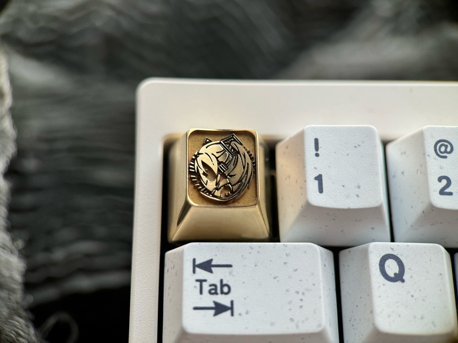Hatsune Miku Custom Keycap - 1U Brass Personalized Mechanical Keyboard Keycap for Cherry MX Switches - Perfect for Anime Fans, Gamers & Keyboard Enthusiasts