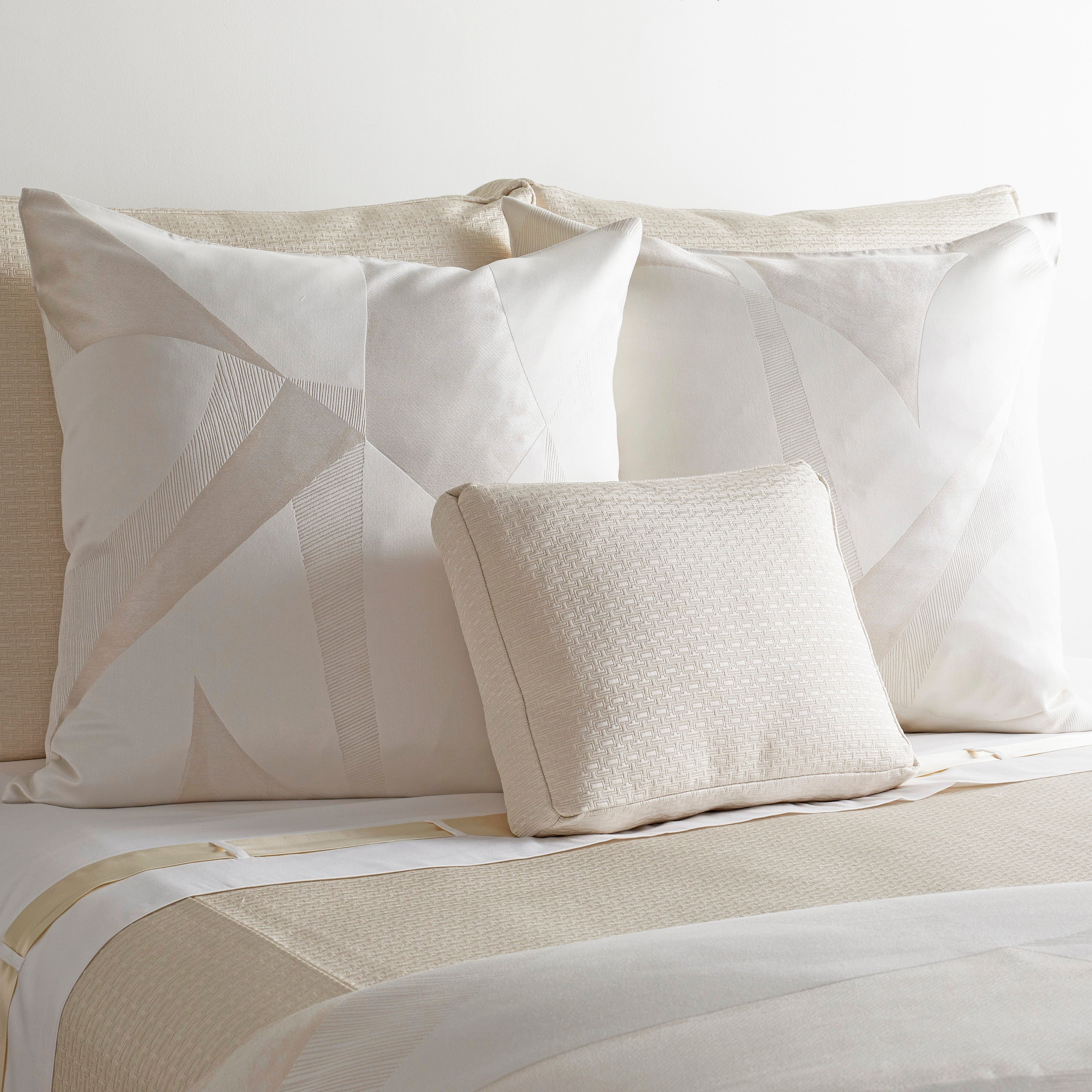Clio Throw Blanket - Soft & Cozy Fleece Throw for Couch, Bed, and Sofa - Perfect for Lounging, Movie Nights, and Home Decor