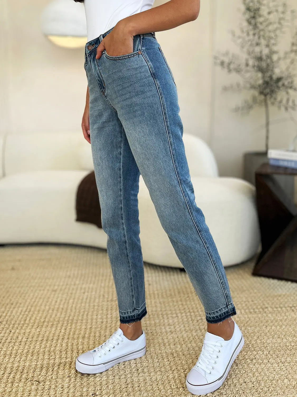 Judy Blue Women's Full Size Mid Rise Rigid Magic Release Hem Jeans - Comfortable Stretch Denim Pants for Casual Wear & Everyday Outfits