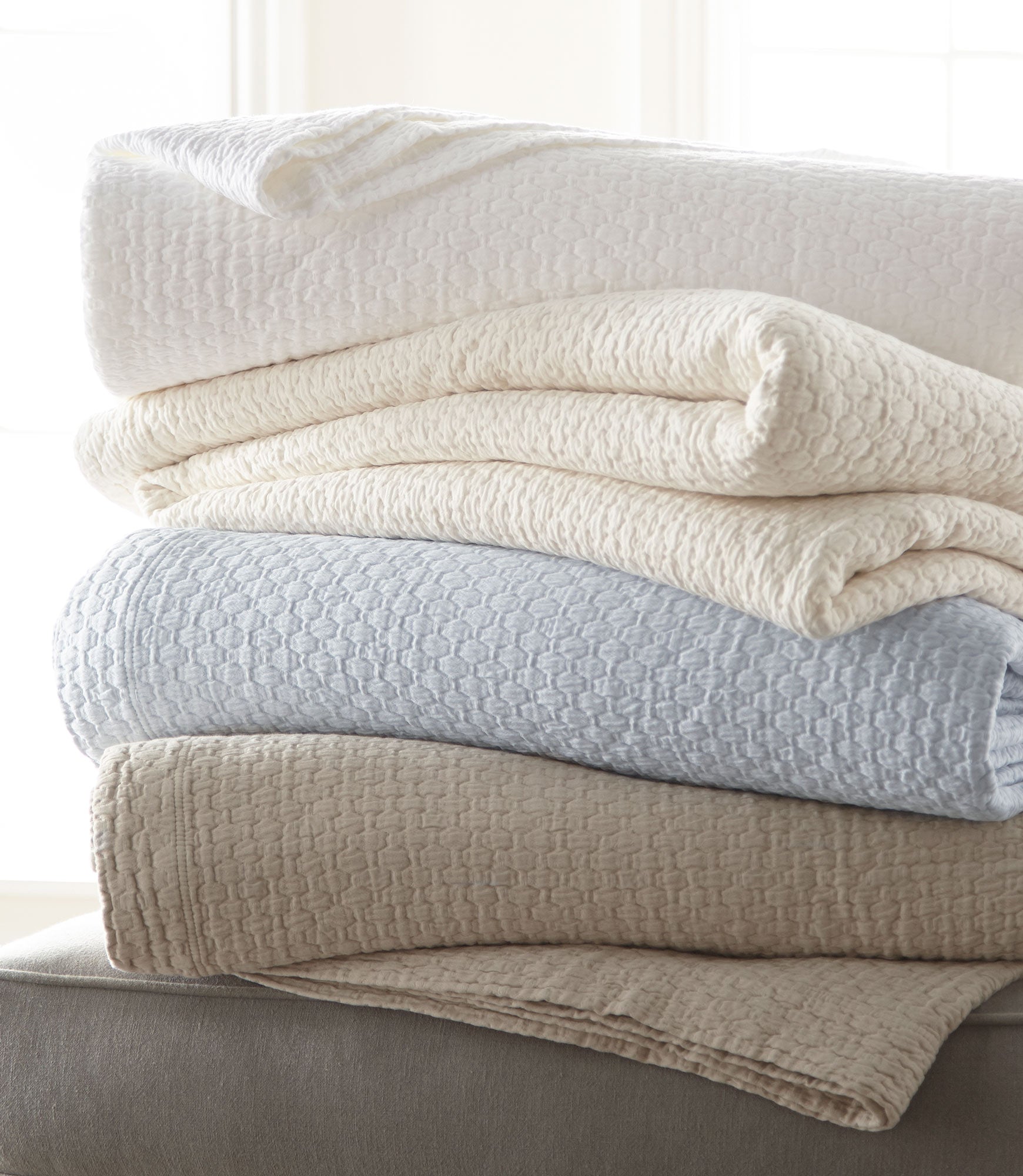 Juliet Matelassé Coverlet - Luxury Quilted Bedspread for Queen & King Size Beds - Perfect for Master Bedroom, Guest Room & Hotel Decor