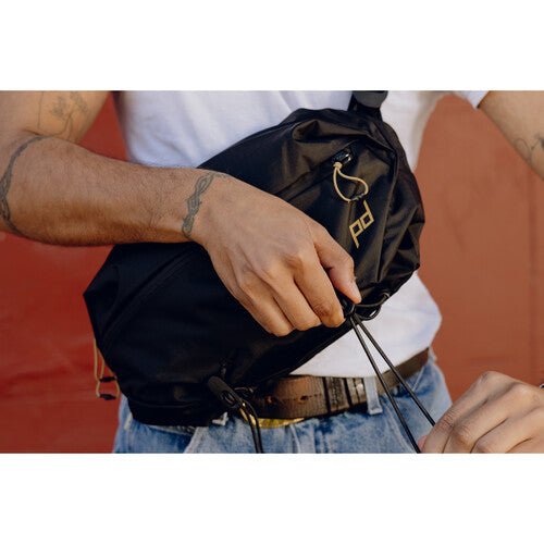 Peak Design Outdoor Sling 7L Camera Bag - Waterproof & Lightweight Crossbody Sling Pack for Travel, Hiking & Everyday Carry (Black) - Perfect for DSLR, Mirrorless Cameras & Essentials