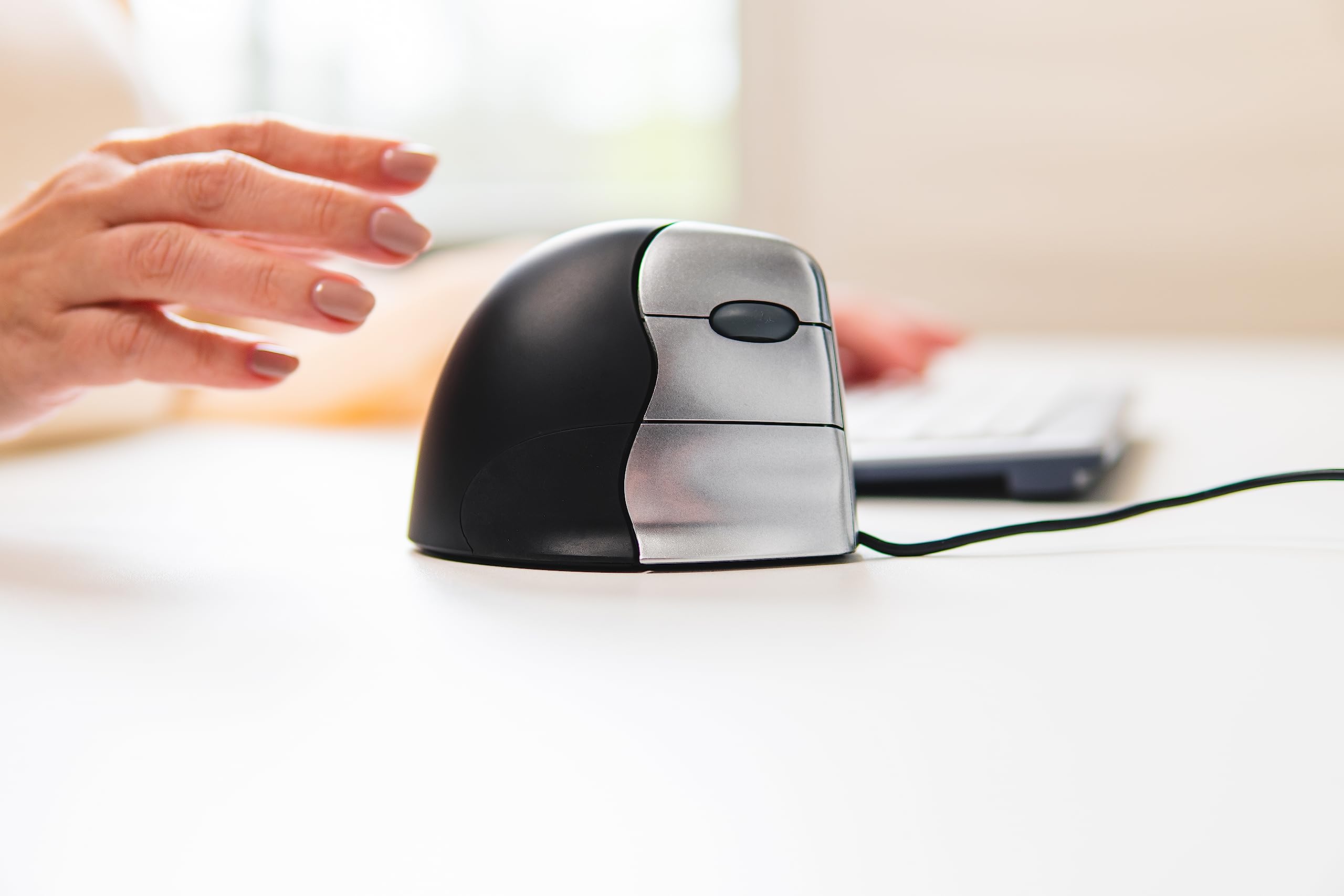 Bakker & Elkhuizen BNEEVR Vertical Ergonomic Mouse - Right-Handed with 5 Buttons, Scroll Wheel & Cable - Perfect for Office Work, Gaming & Reducing Wrist Pain
