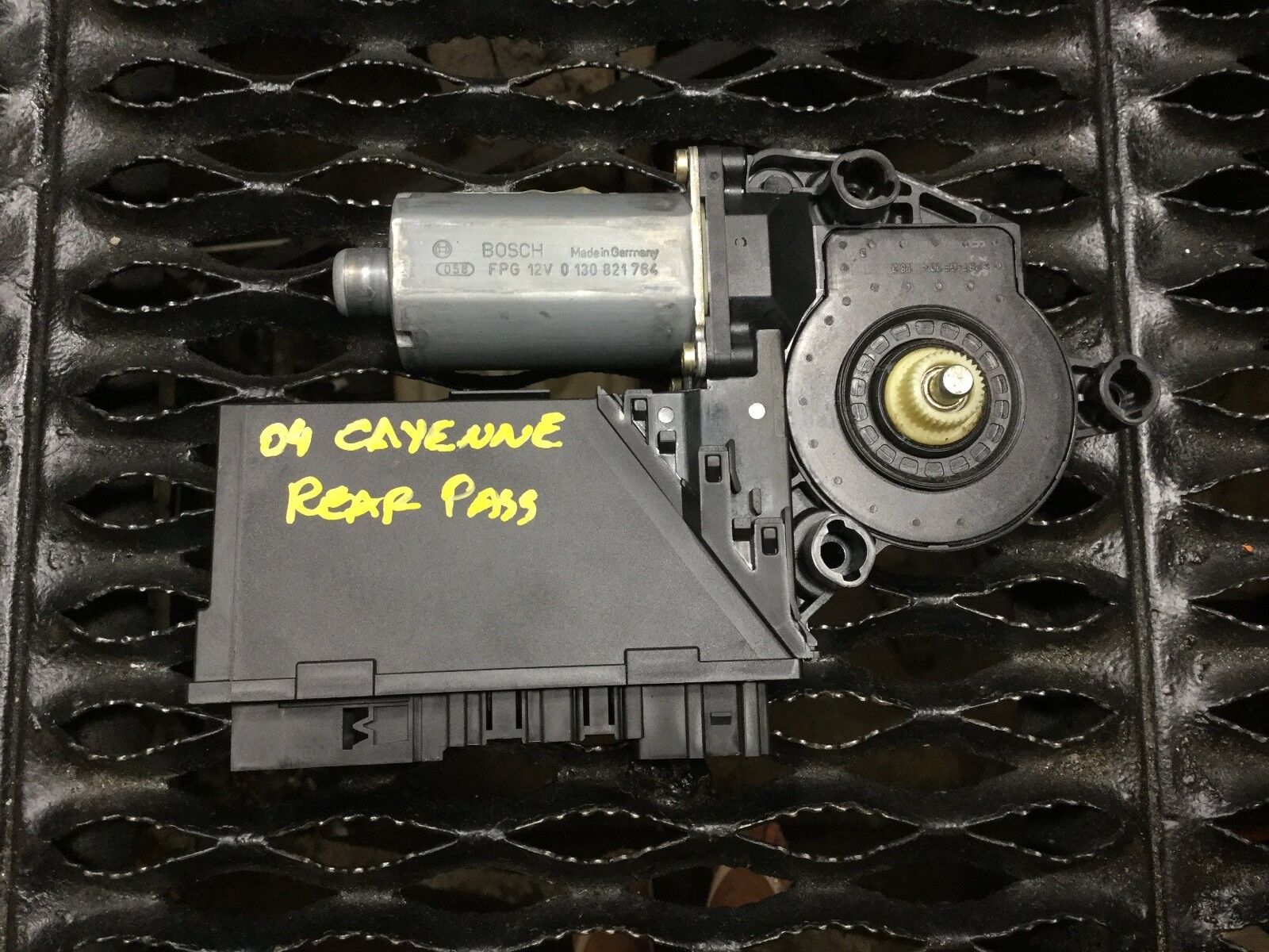 Original Porsche Cayenne 03-06 Rear Right Passenger Door Window Motor 7L0959794A OEM Replacement - Perfect for Smooth Window Operation & Car Repair