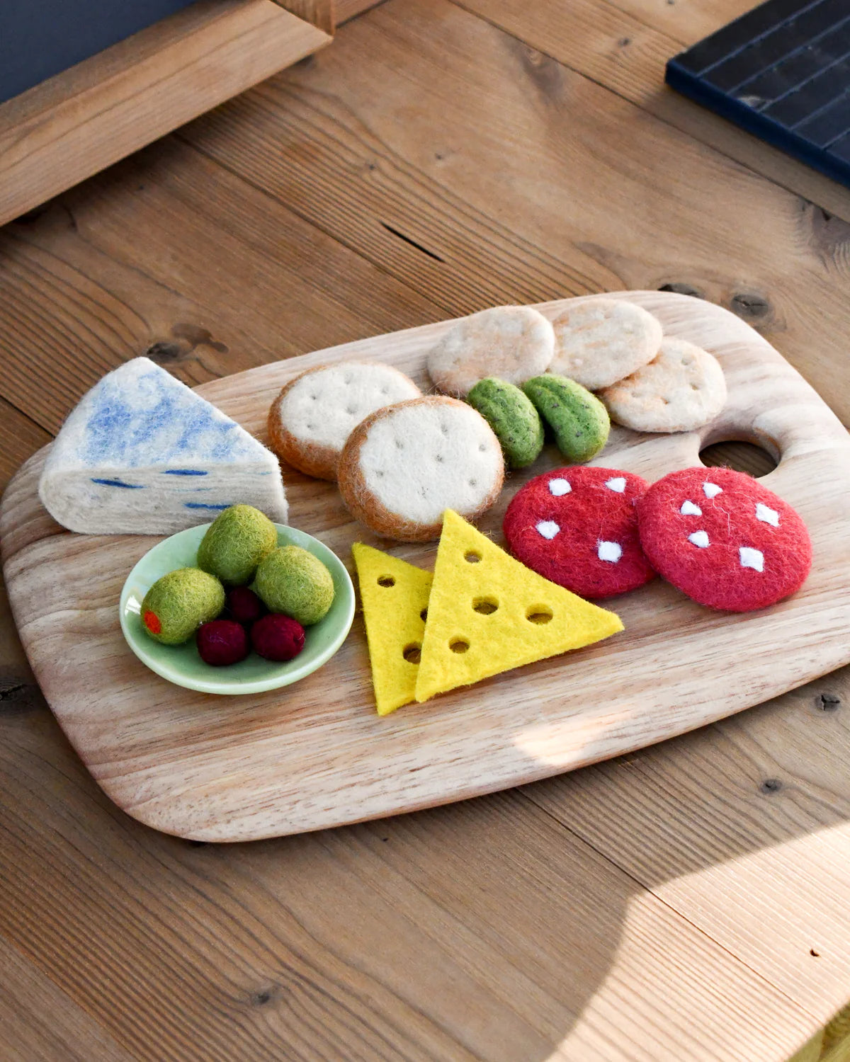 Premium Charcuterie & Cheese Platter Felt Play Food Set - 24-Piece Pretend Play Kitchen Accessories for Kids, Montessori Learning Toys - Perfect for Tea Parties, Picnics & Imaginative Play