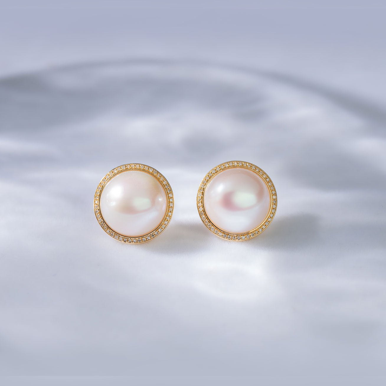 18K Gold Diamond & Edison Pearl Stud Earrings KE00121 | Elegant Dome Design for Women | Perfect for Weddings, Parties & Special Occasions