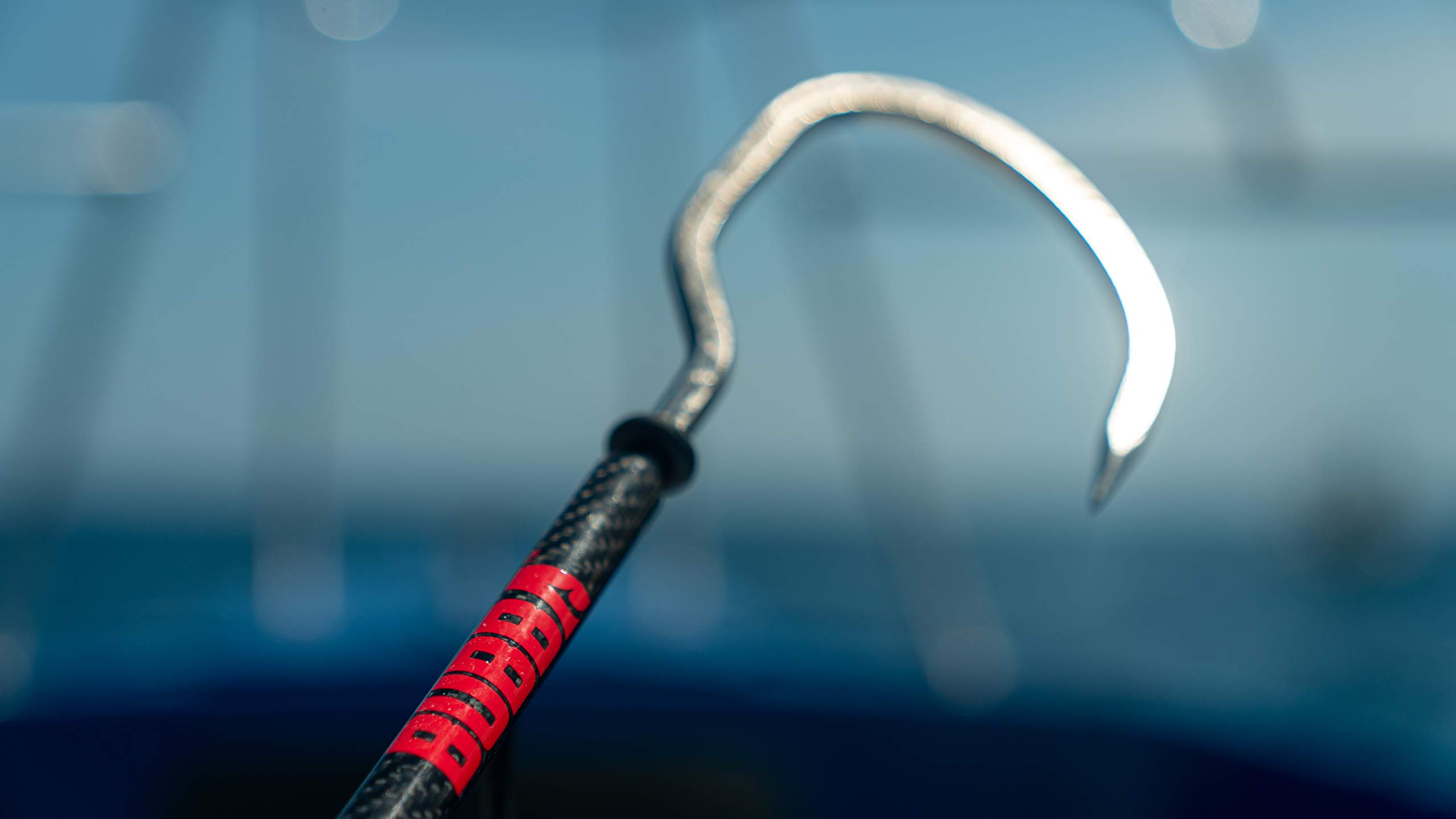 BUBBA 5 Foot Fishing Gaff with 3 Inch Stainless Steel Offset Hook | Non-Slip Grip Handle & Carbon Fiber Shaft | Heavy Duty for Saltwater Fishing, Boat Fishing & Outdoor Adventures