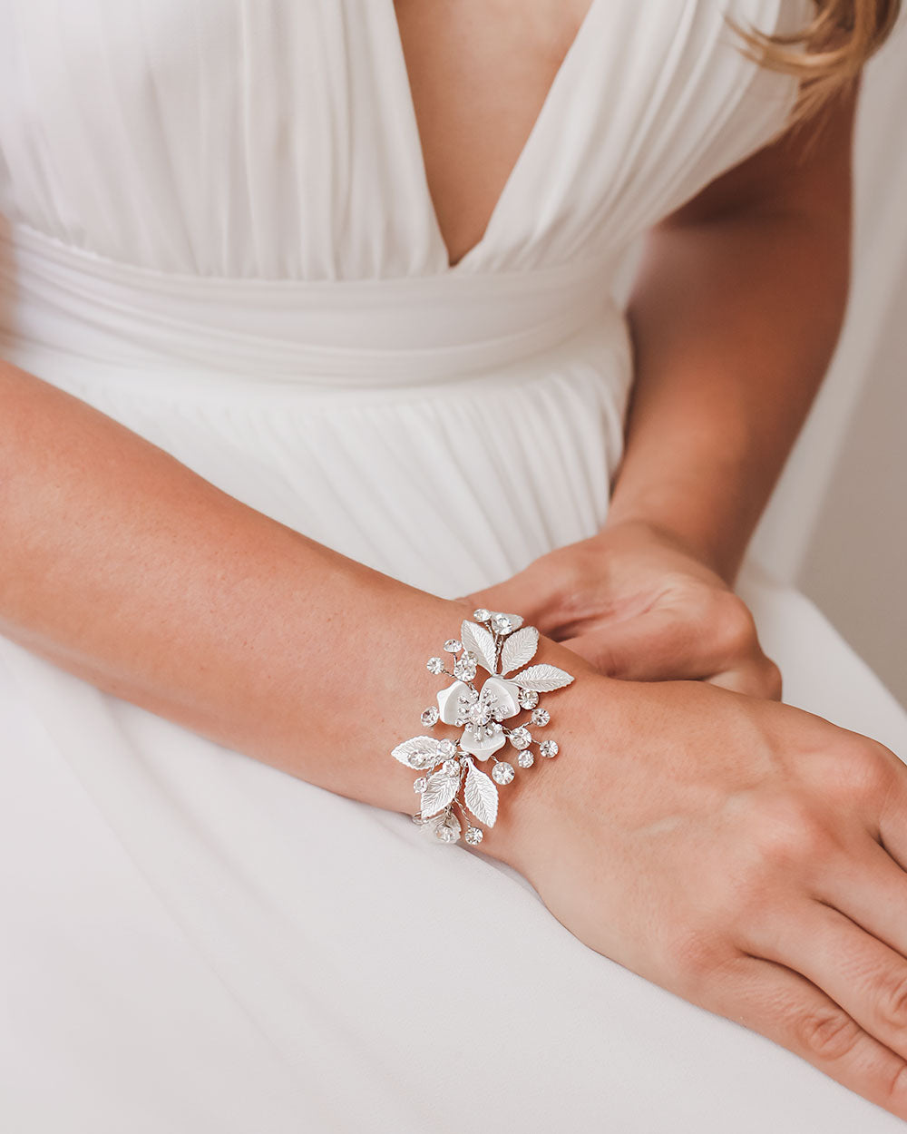 Kacie Floral Bracelet for Women - Elegant Daisy Flower Adjustable Bangle - Perfect for Weddings, Parties & Everyday Wear