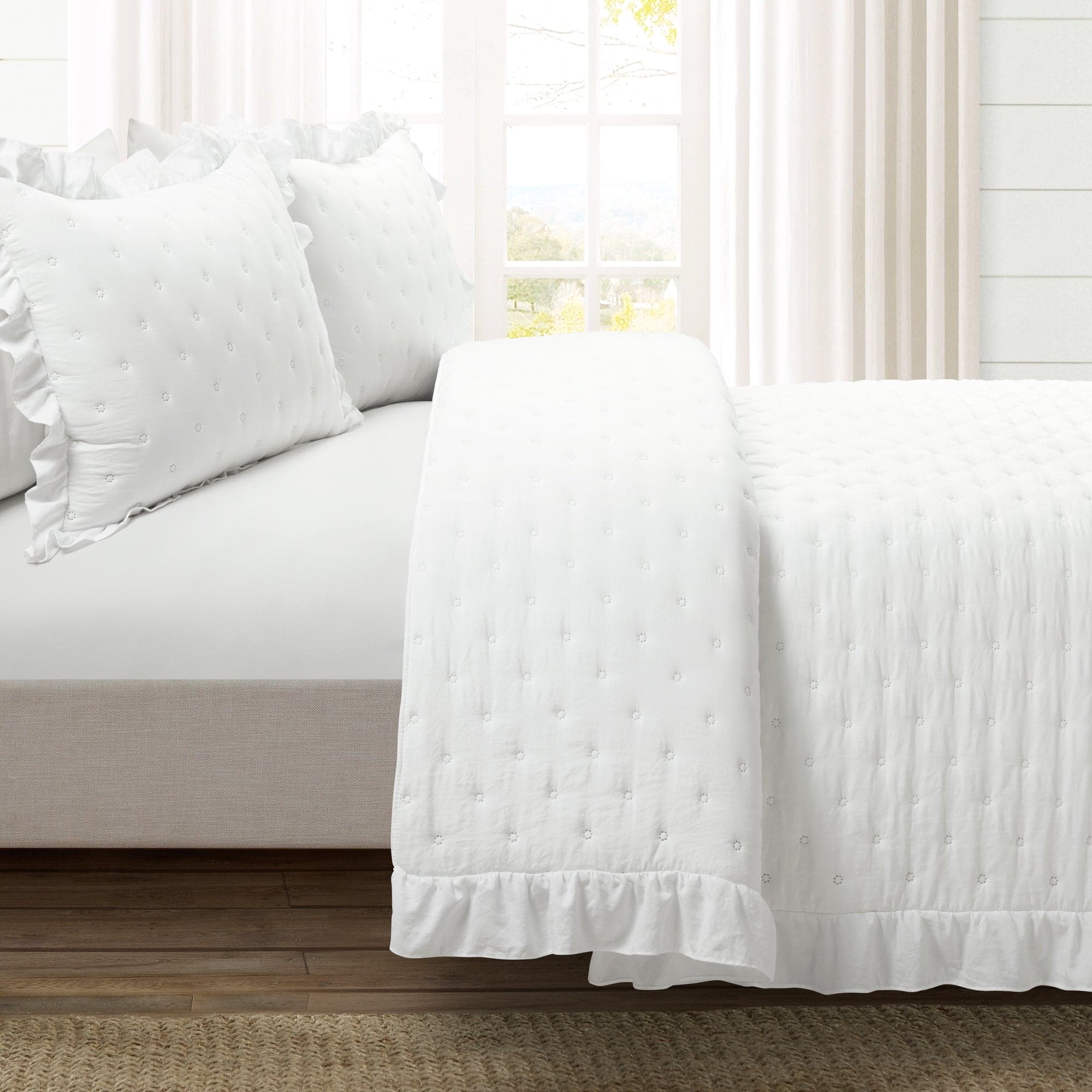 Reyna Ruffle Reversible Oversized 3-Piece Quilt Set - King/Queen Size Bedding with Matching Pillow Shams - Perfect for Master Bedroom, Guest Room & Cozy Farmhouse Decor