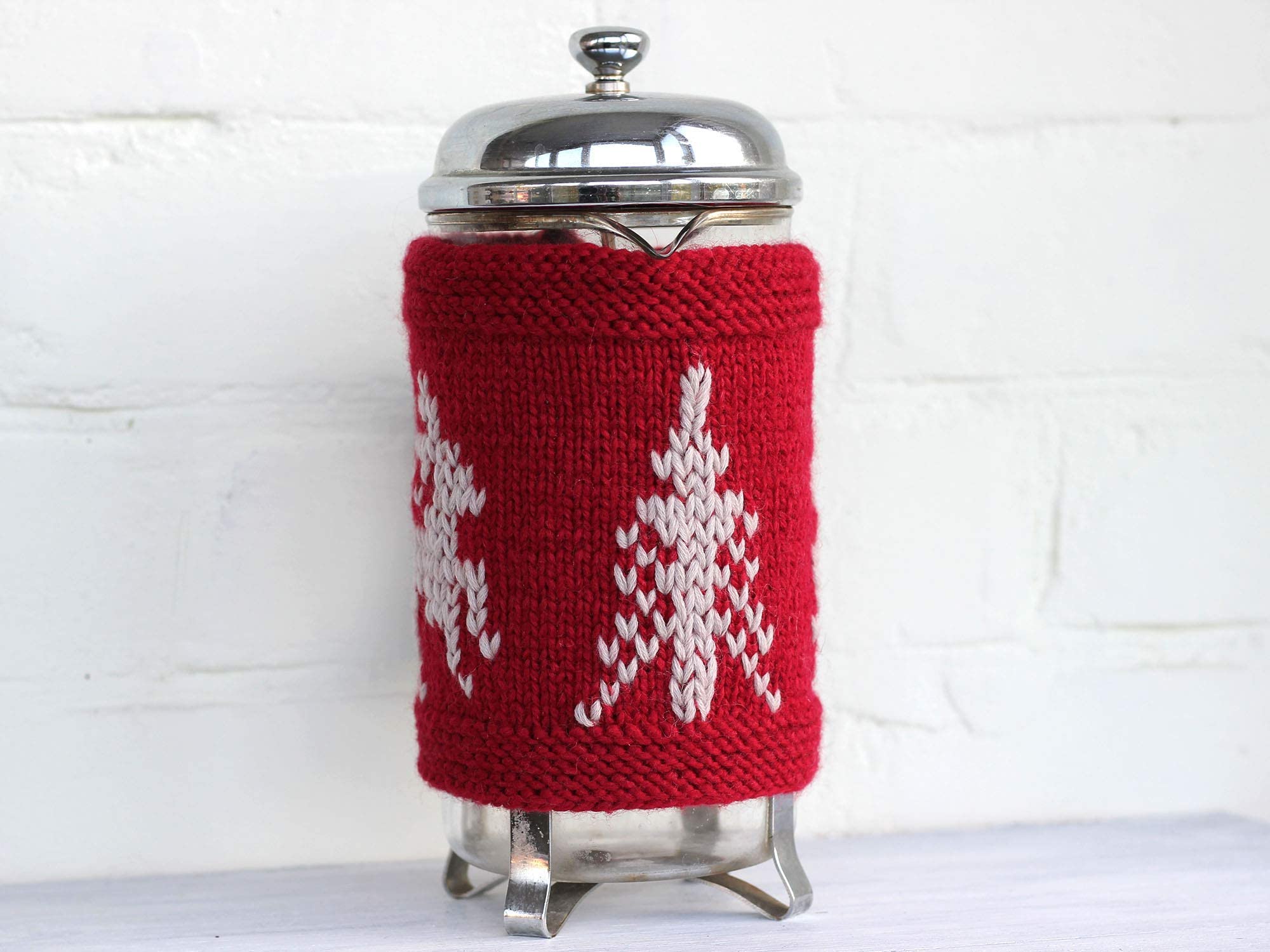 Festive Knit French Press Cozy - Red Christmas Tree & Deer Design Cafetiere Cover - Holiday Table Decor, Tea Pot Cozy - Perfect for Christmas Gatherings, Cozy Kitchen Accessories, Housewarming Gifts