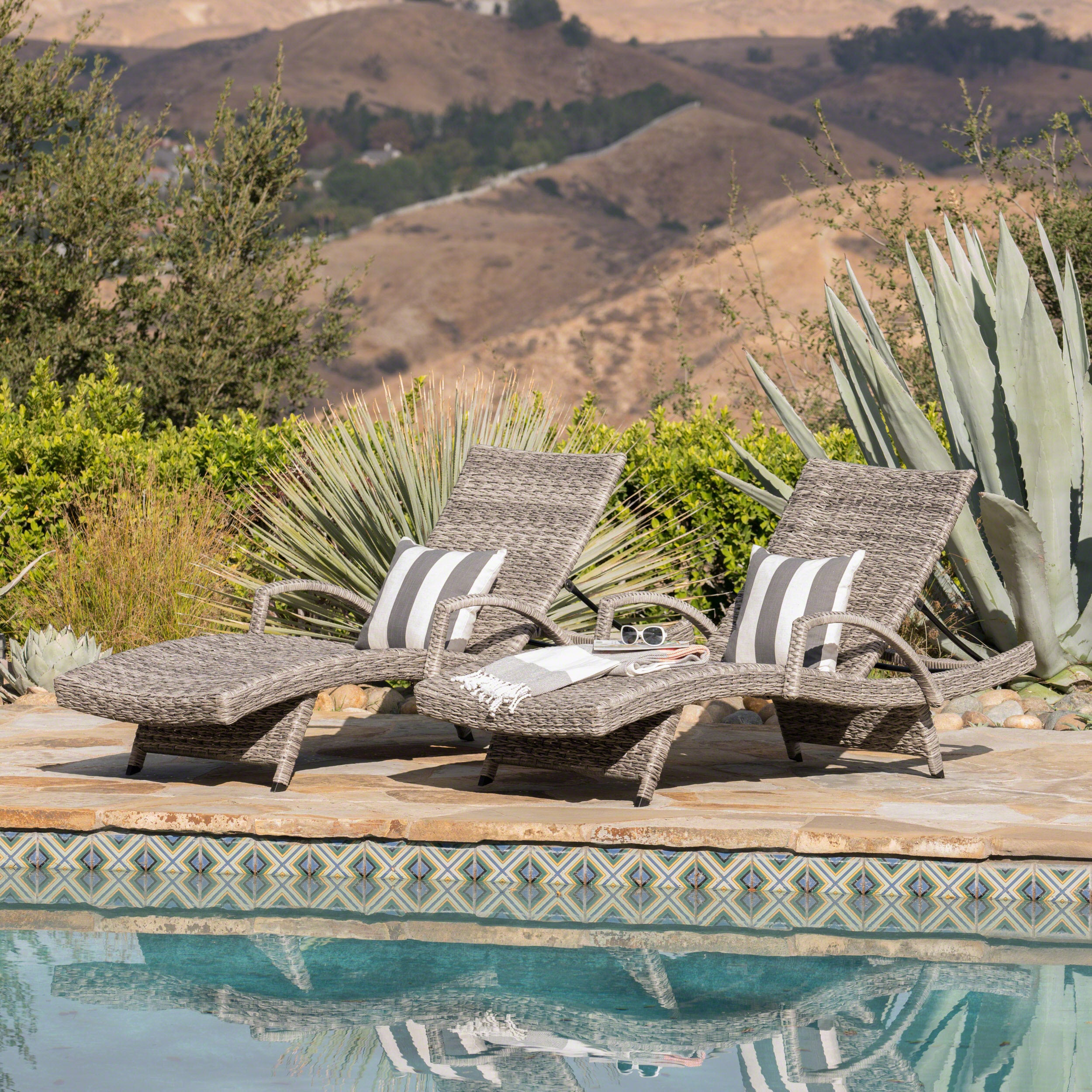 CRETE WICKER CHAISE LOUNGE - Outdoor Patio Furniture with Cushion - Perfect for Poolside, Garden, and Backyard Relaxation