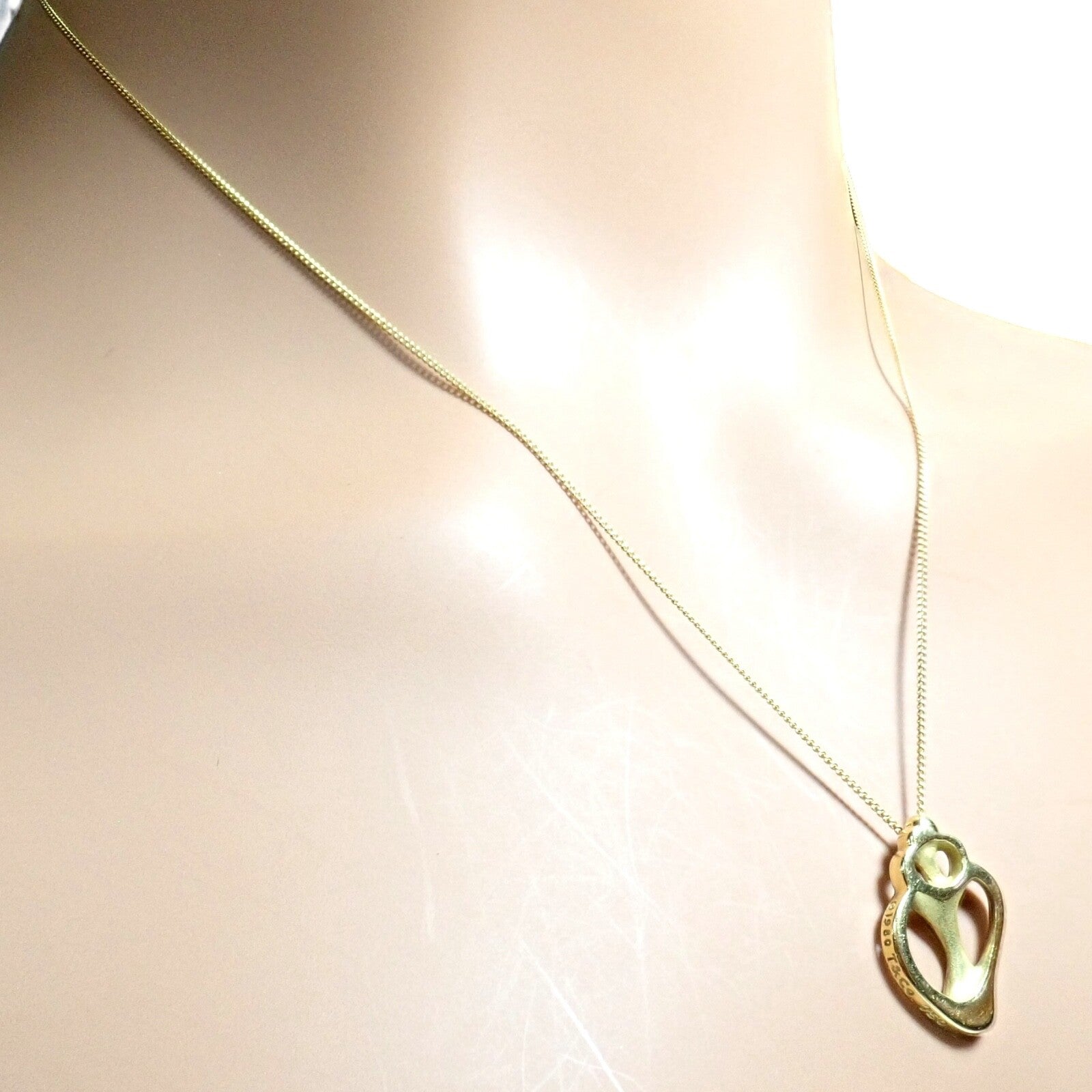 Vintage Tiffany & Co 18K Yellow Gold Seashell Pendant Necklace - Authentic 1980s Jewelry for Women, Perfect Gift for Anniversary, Birthday & Special Occasions