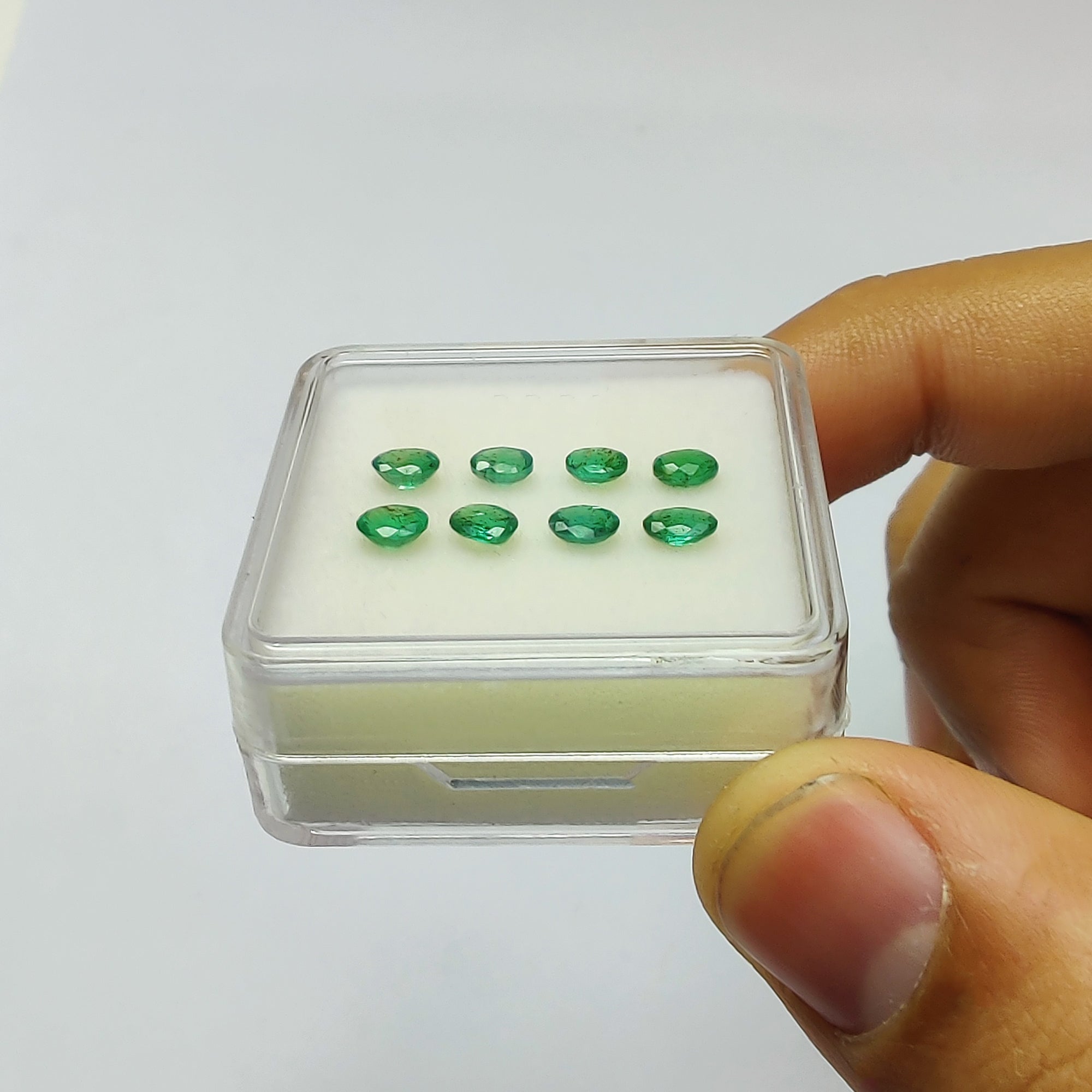Natural Untreated Green Emerald Gemstone Set - 1.60cts Oval Cut (4.5x3.5mm & 5x3mm) 8-Piece Collection for Jewelry Making, Engagement Rings & Luxury Gifts