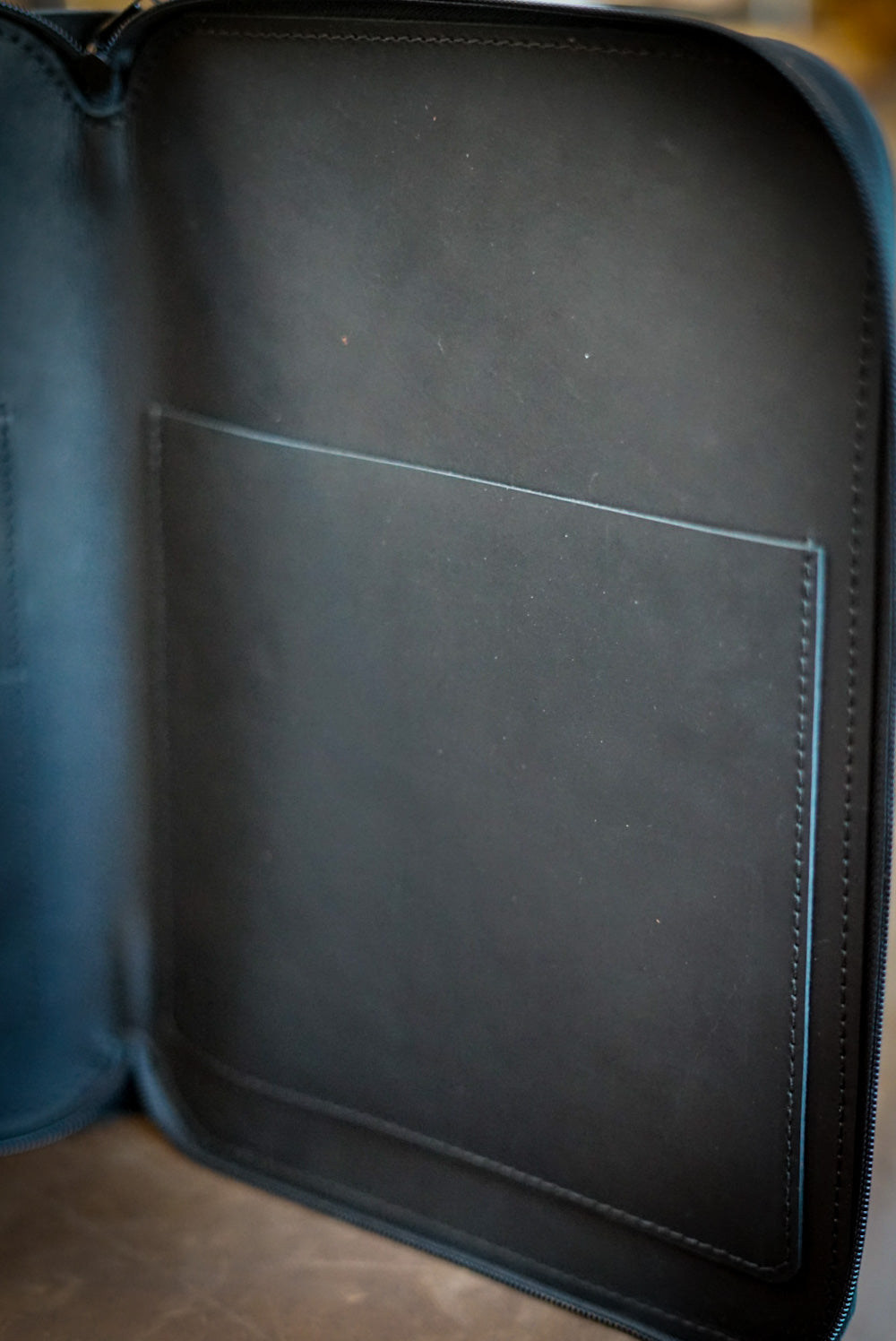Professional Leather Padfolio with Notepad Holder - Flat Black - Perfect for Business Meetings, Interviews & Office Organization